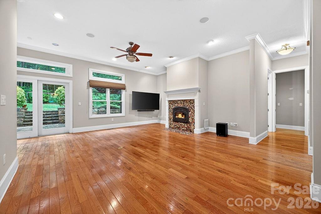 94 Oak Hollow Drive — Asheville
