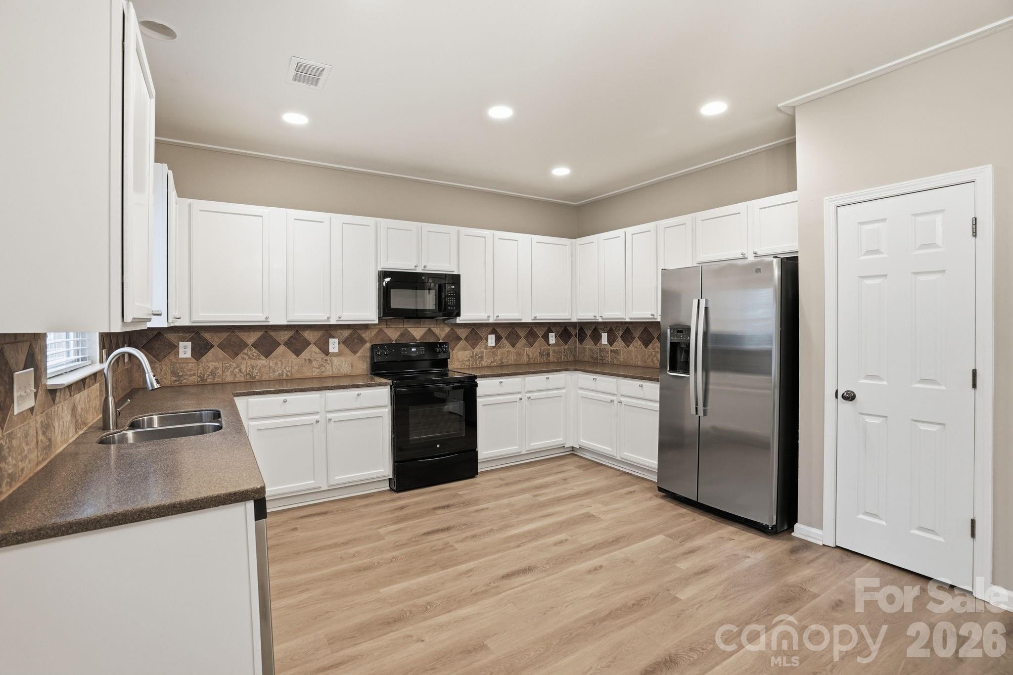 6427 Hermsley Road — Charlotte