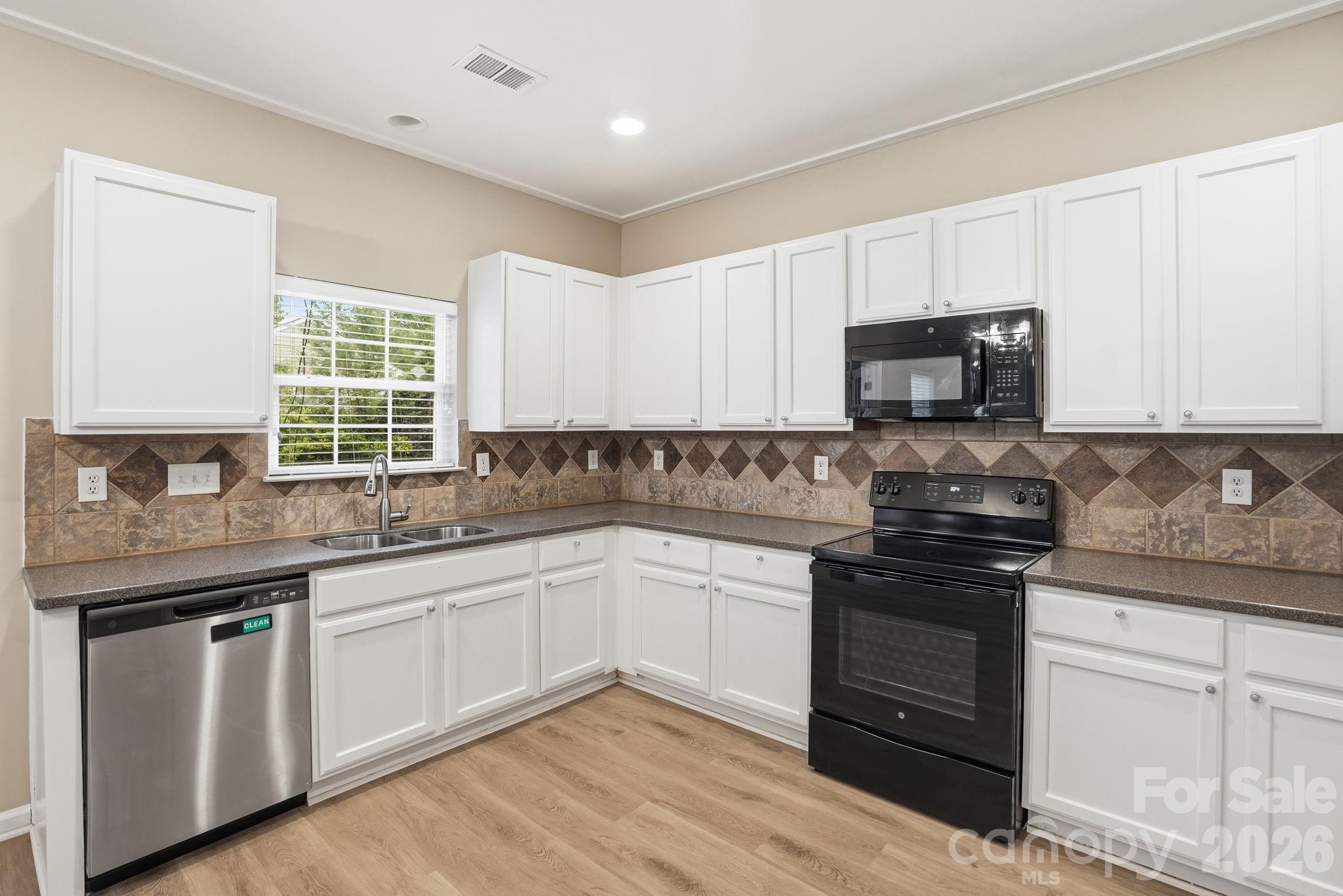 6427 Hermsley Road — Charlotte