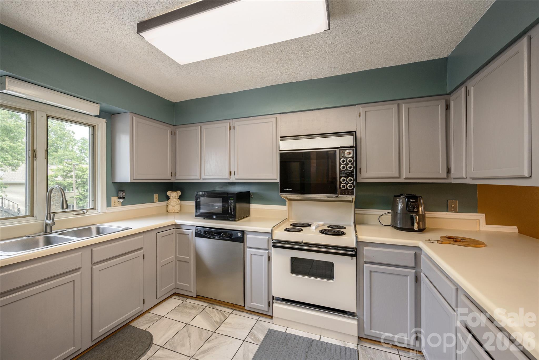 580 Britton Creek Drive — Hendersonville
