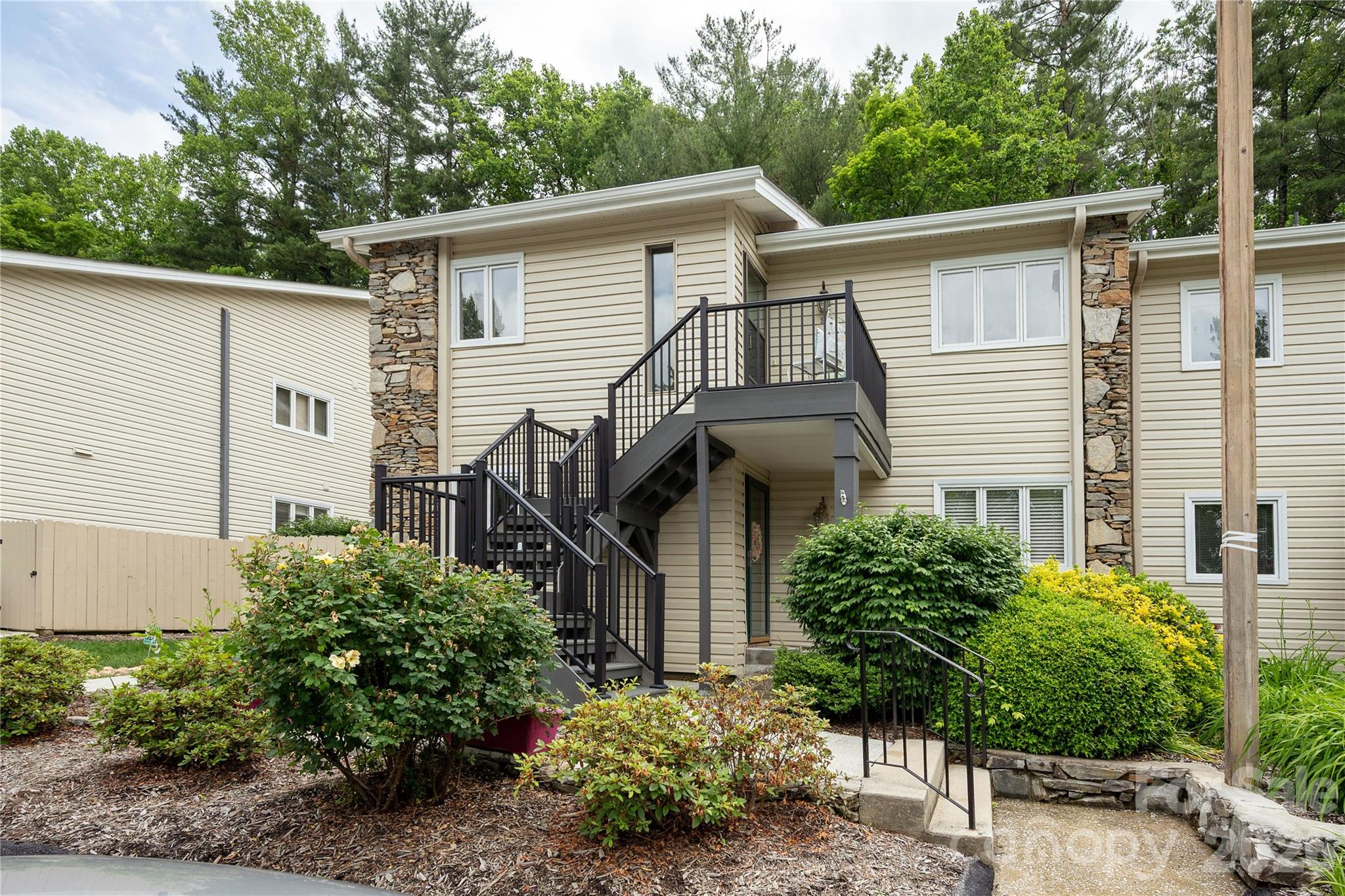 580 Britton Creek Drive — Hendersonville