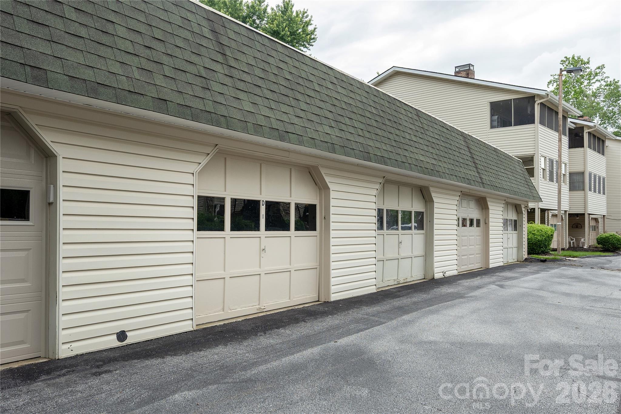 580 Britton Creek Drive — Hendersonville
