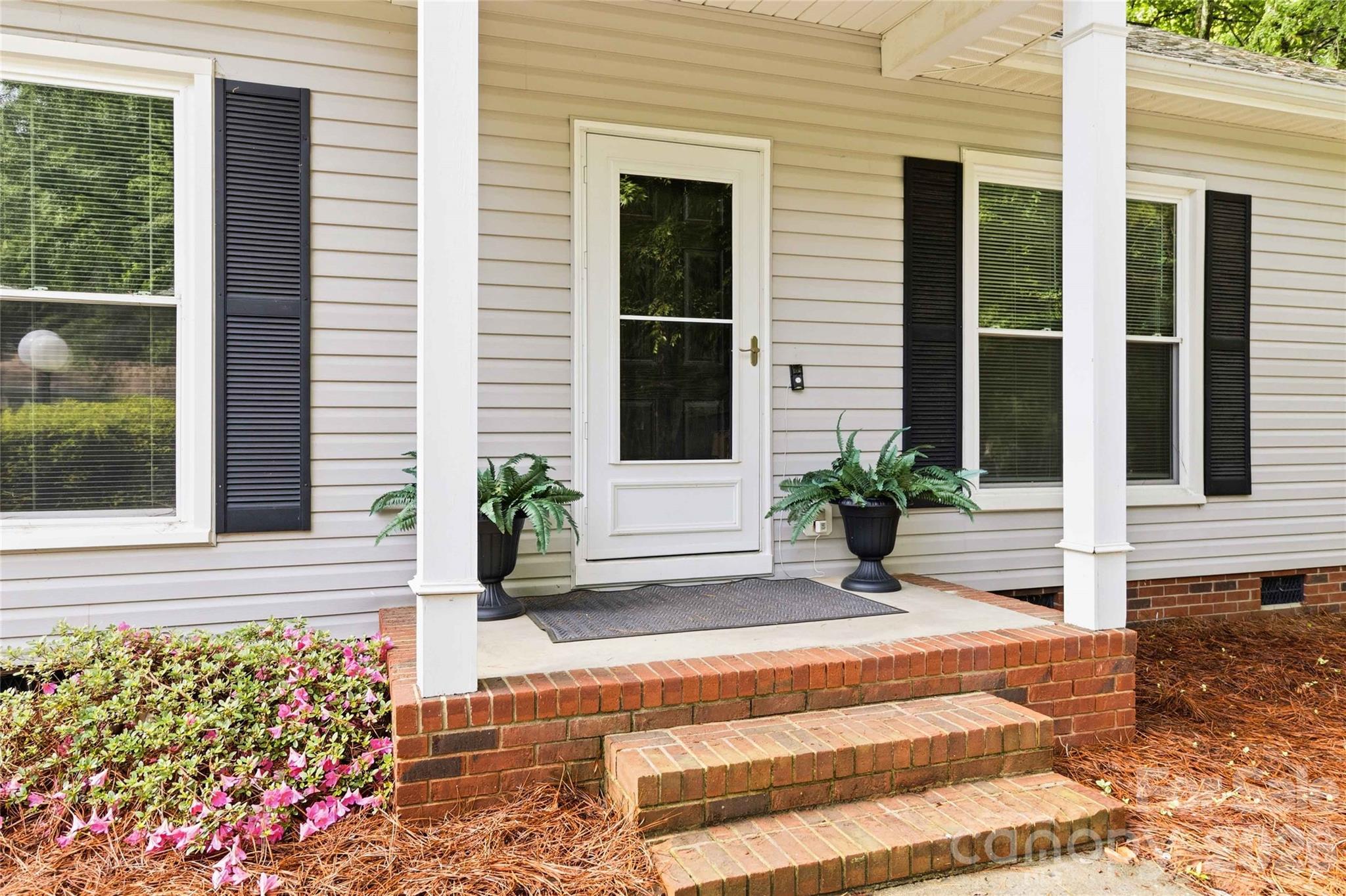325 Enchanted Drive — Matthews