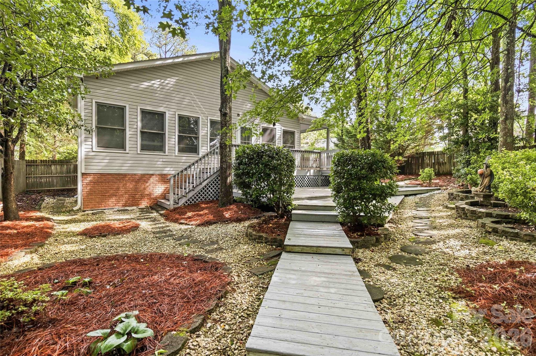 325 Enchanted Drive — Matthews