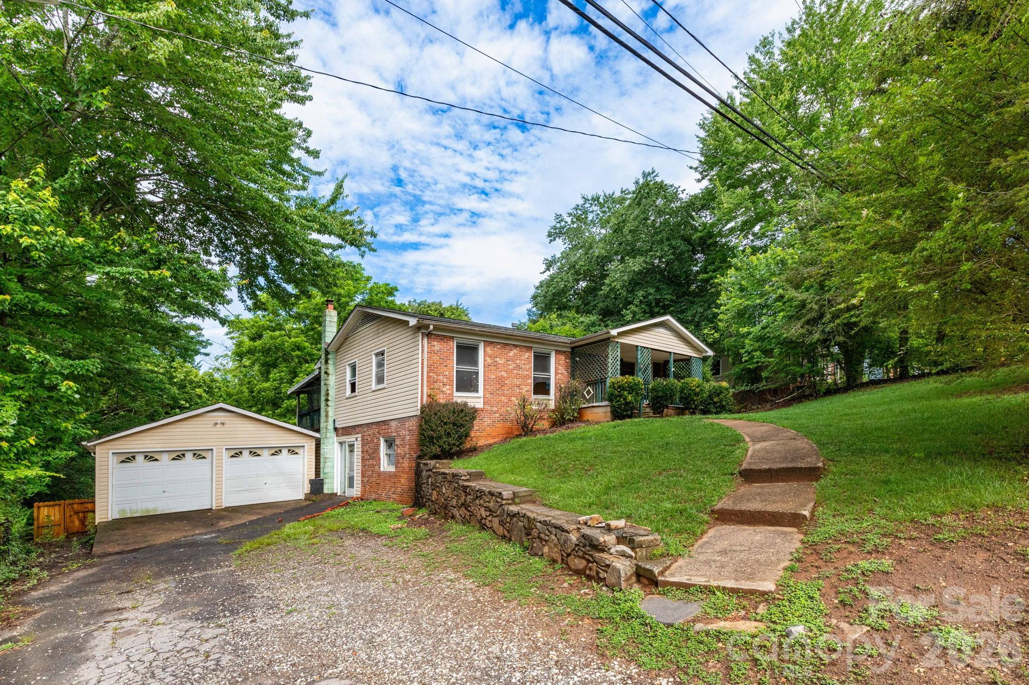71 Cub Road — Asheville