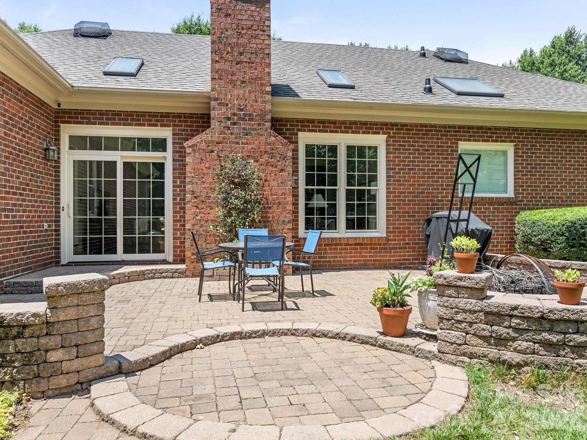 9627 Penshurst Trace — Charlotte