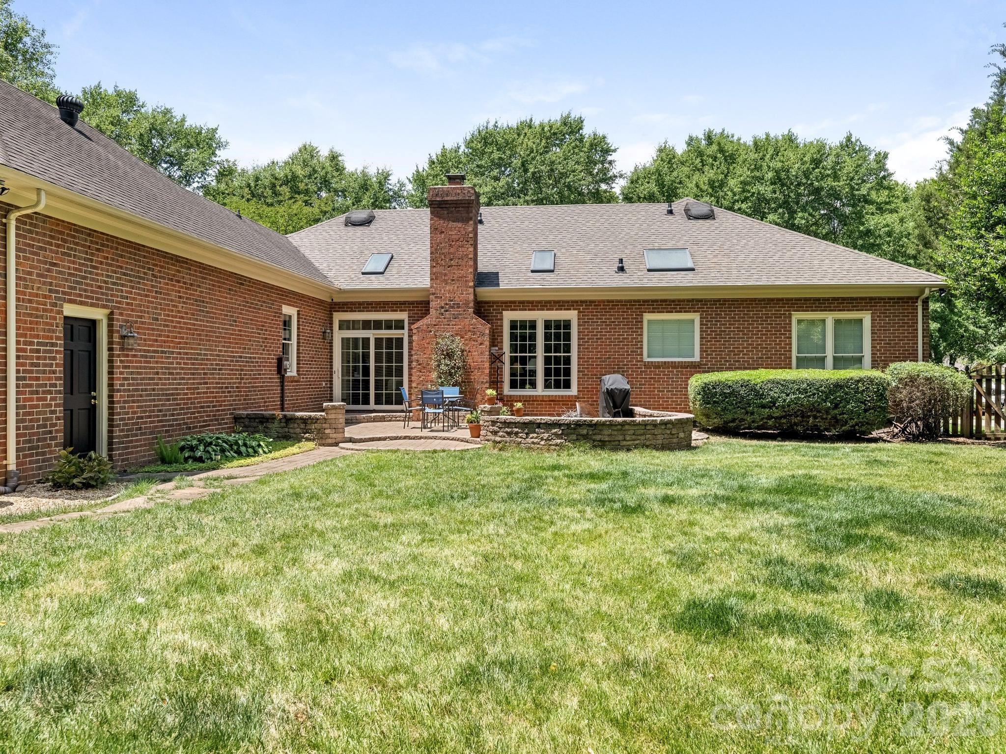9627 Penshurst Trace — Charlotte