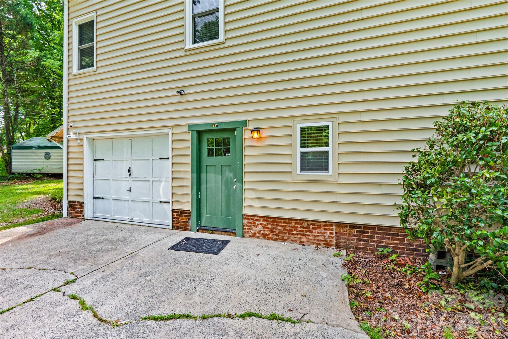 2001 Colony Hill Drive — Charlotte