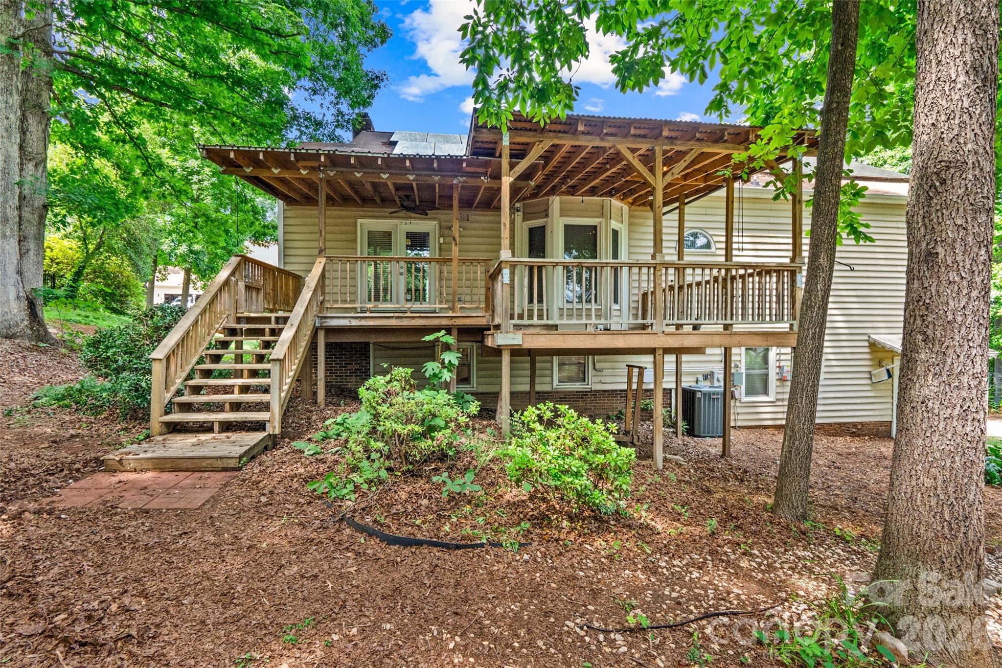2001 Colony Hill Drive — Charlotte