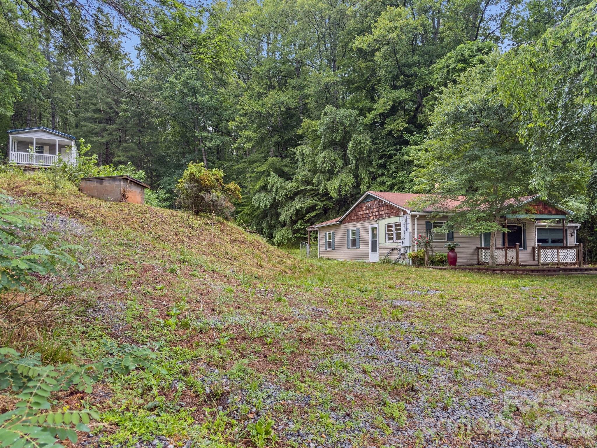 2346 Collettsville Road — Lenoir