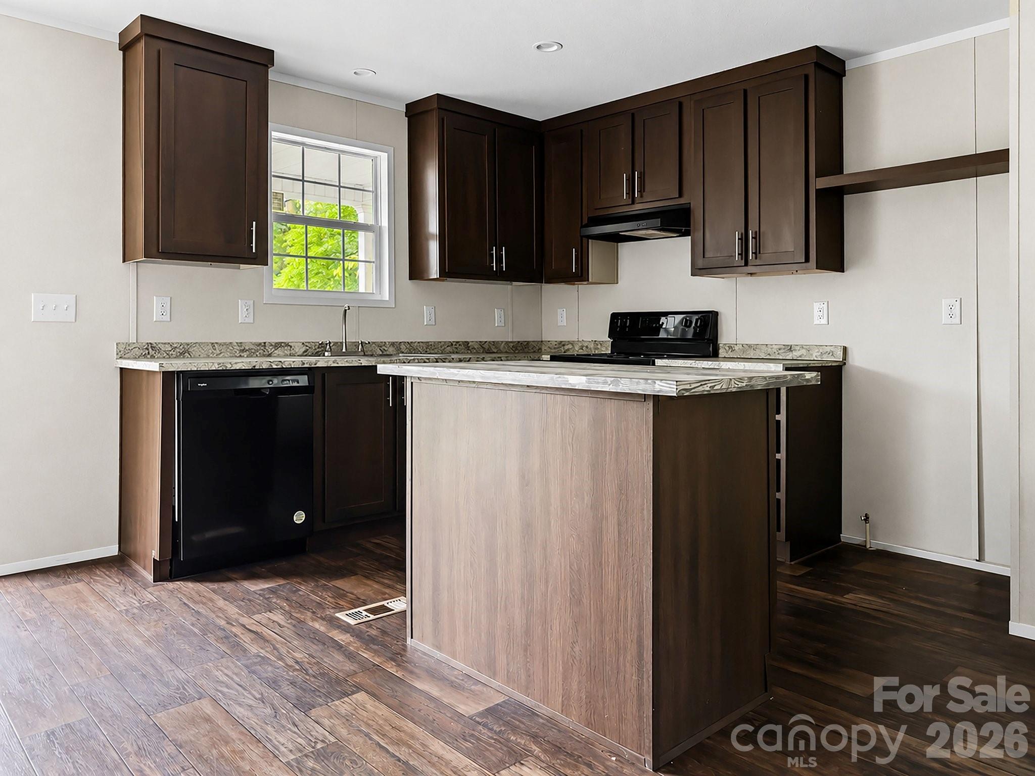 2346 Collettsville Road — Lenoir