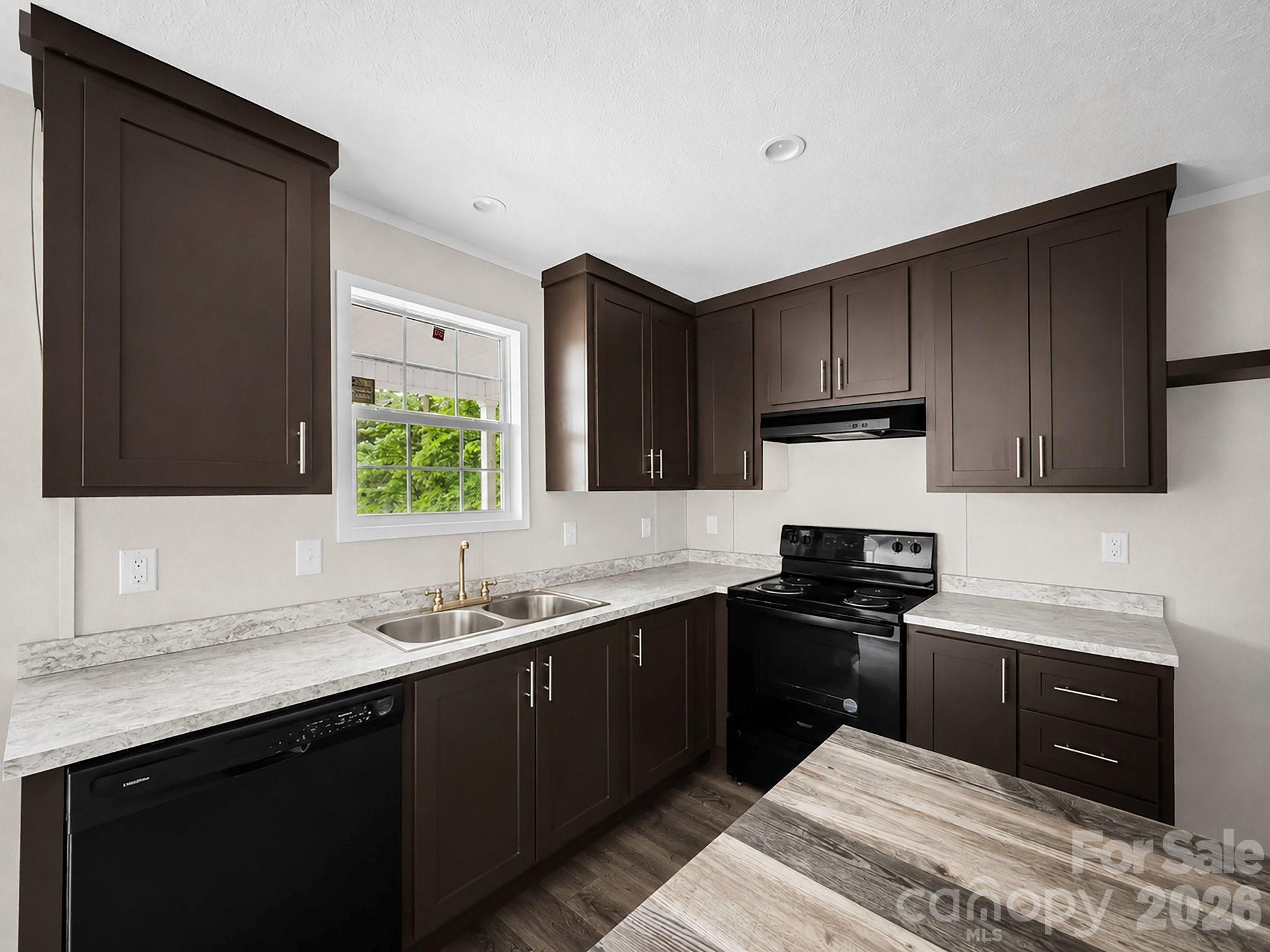 2346 Collettsville Road — Lenoir