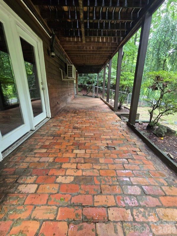4105 Pickens Highway — Rosman