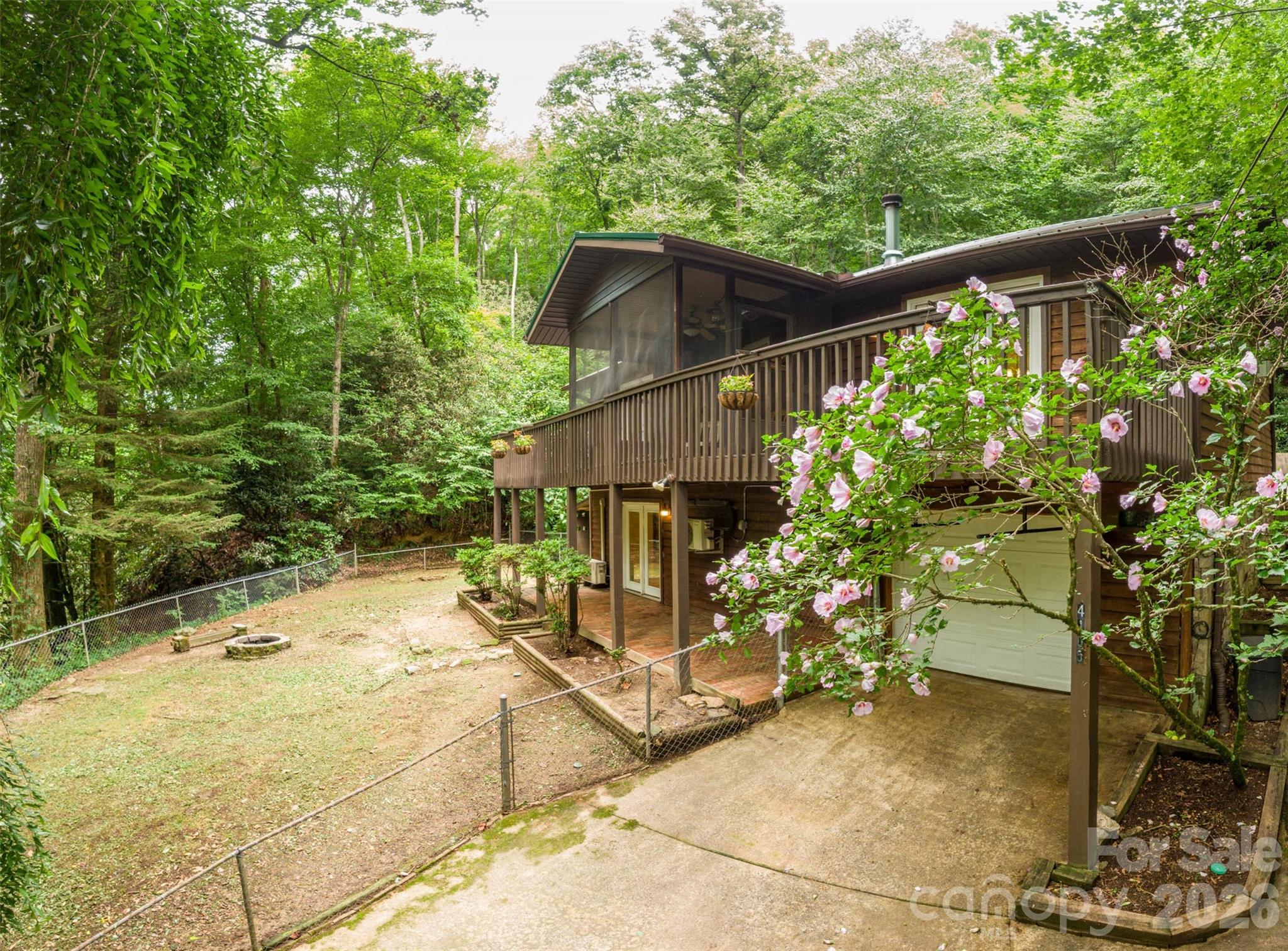 4105 Pickens Highway — Rosman