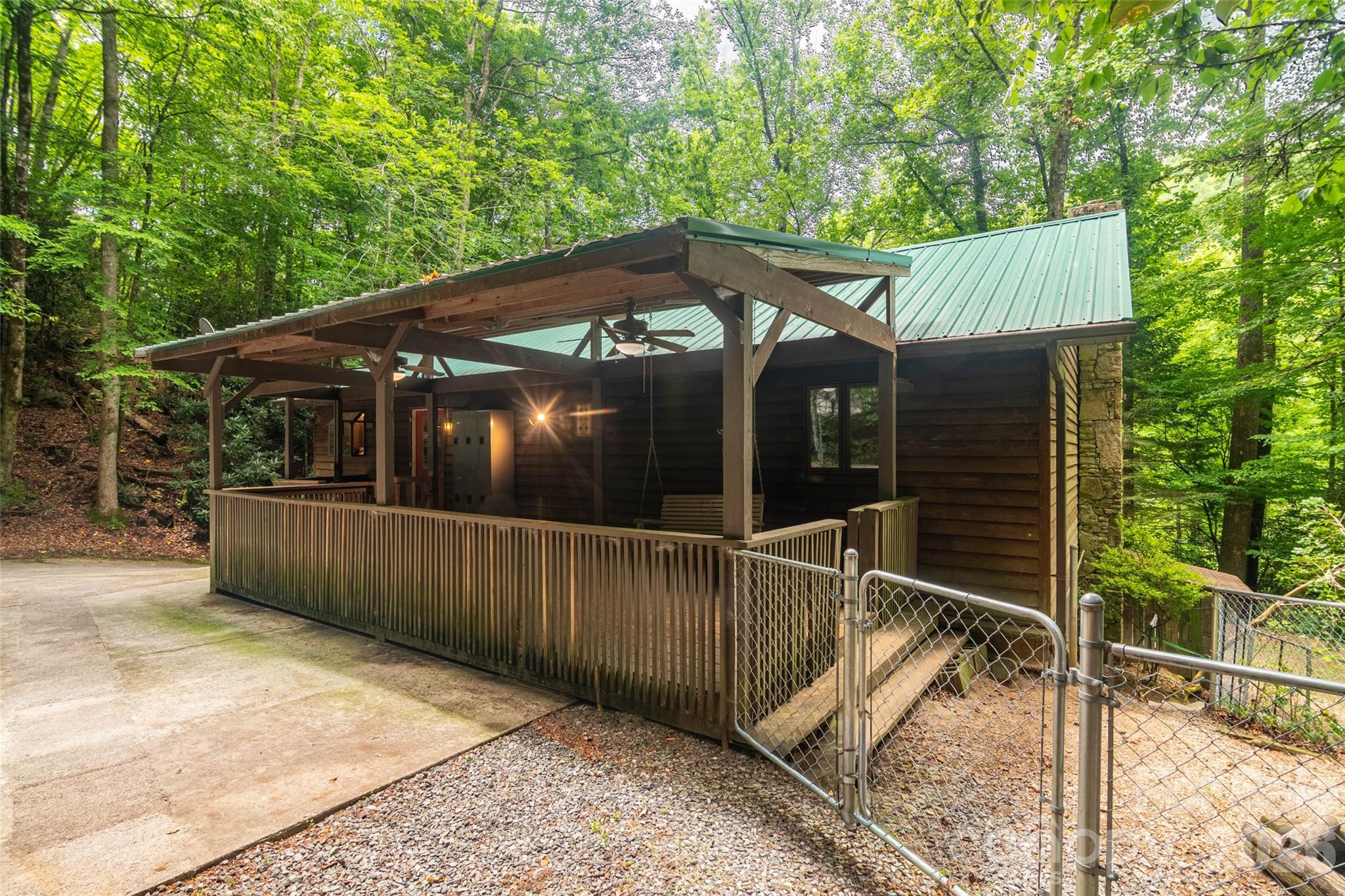 4105 Pickens Highway — Rosman