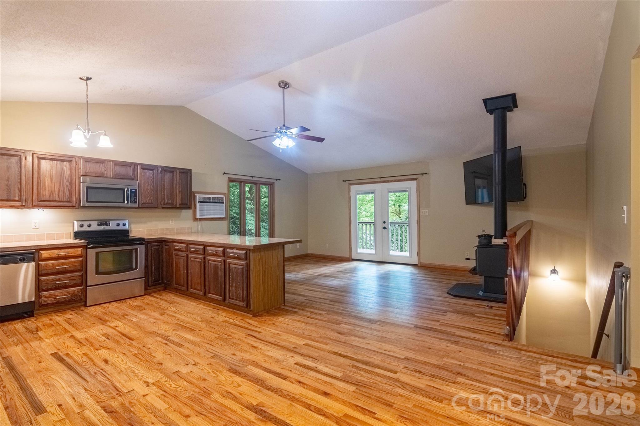 4105 Pickens Highway — Rosman