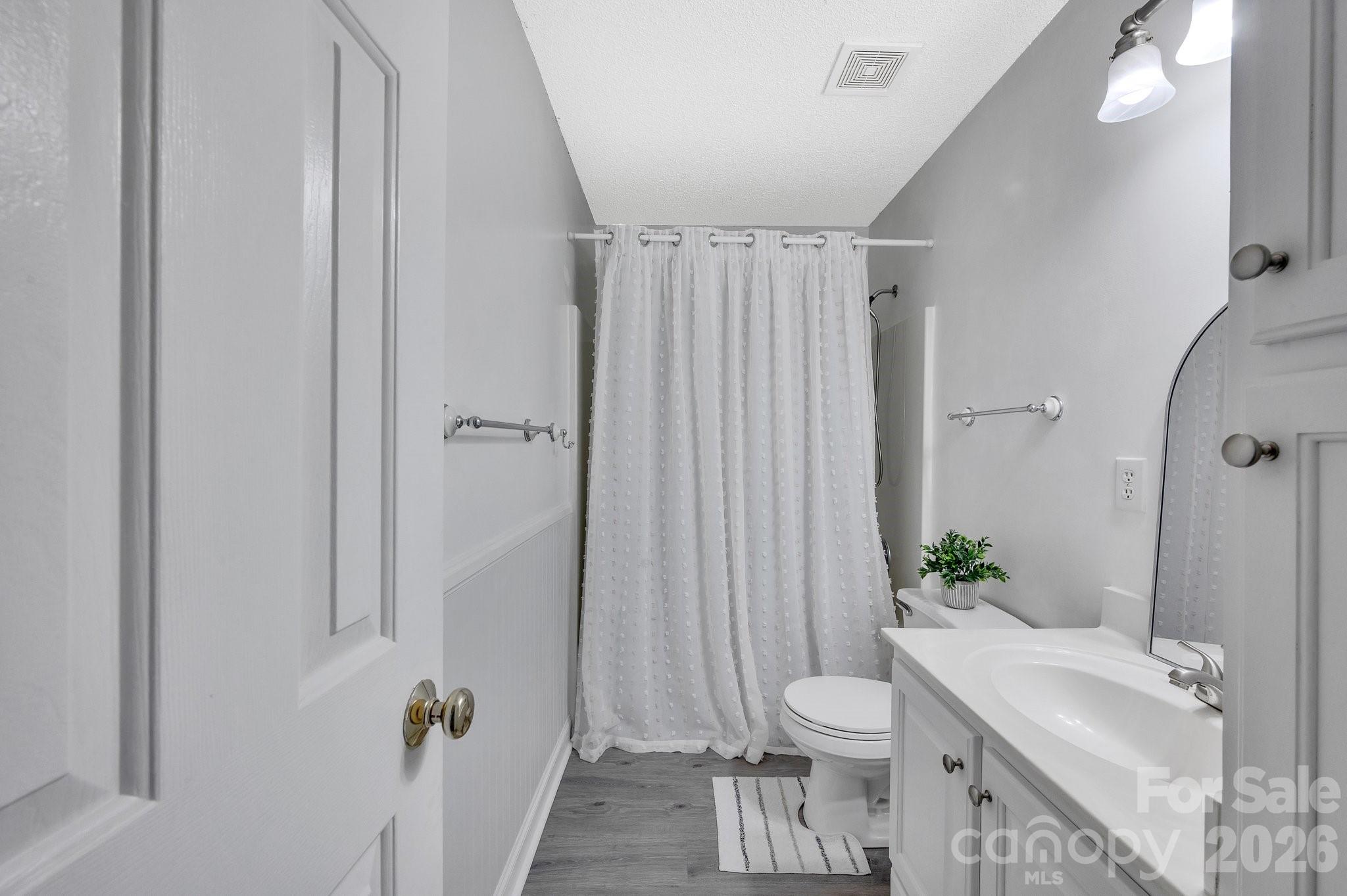 1637 Winthrop Lane — Monroe