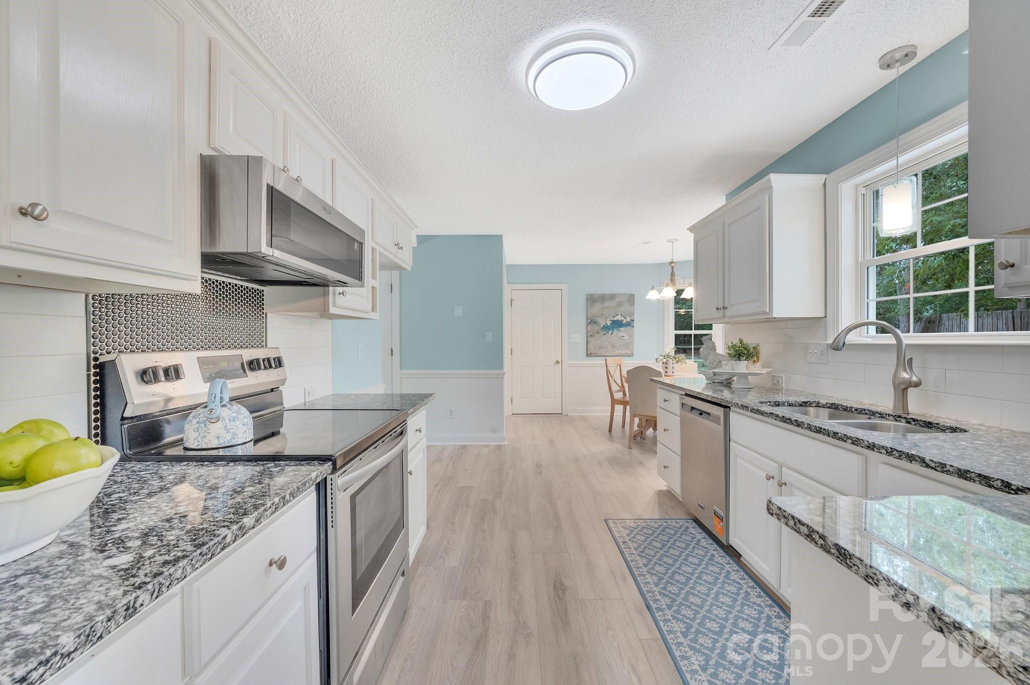 1637 Winthrop Lane — Monroe