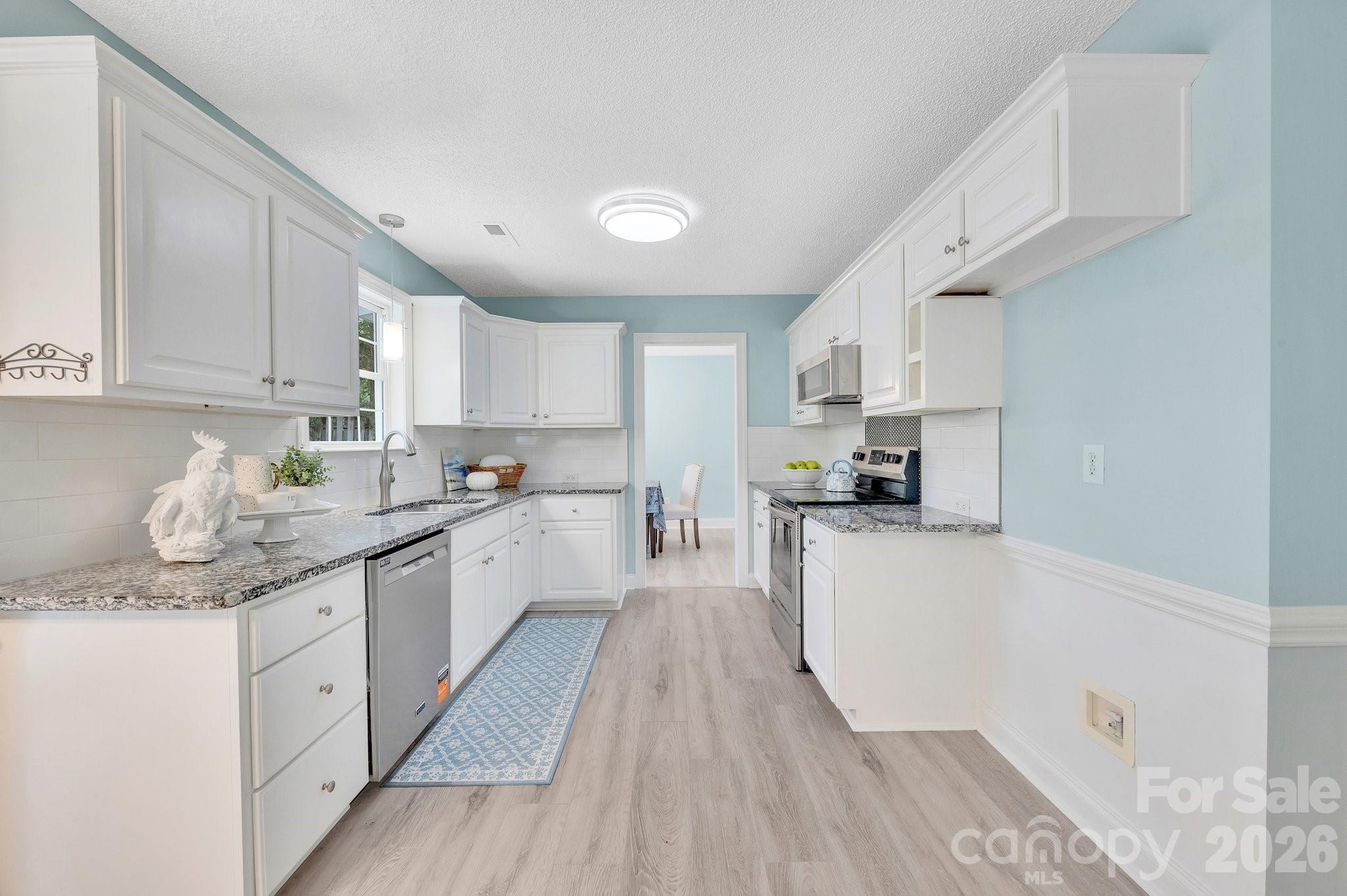 1637 Winthrop Lane — Monroe