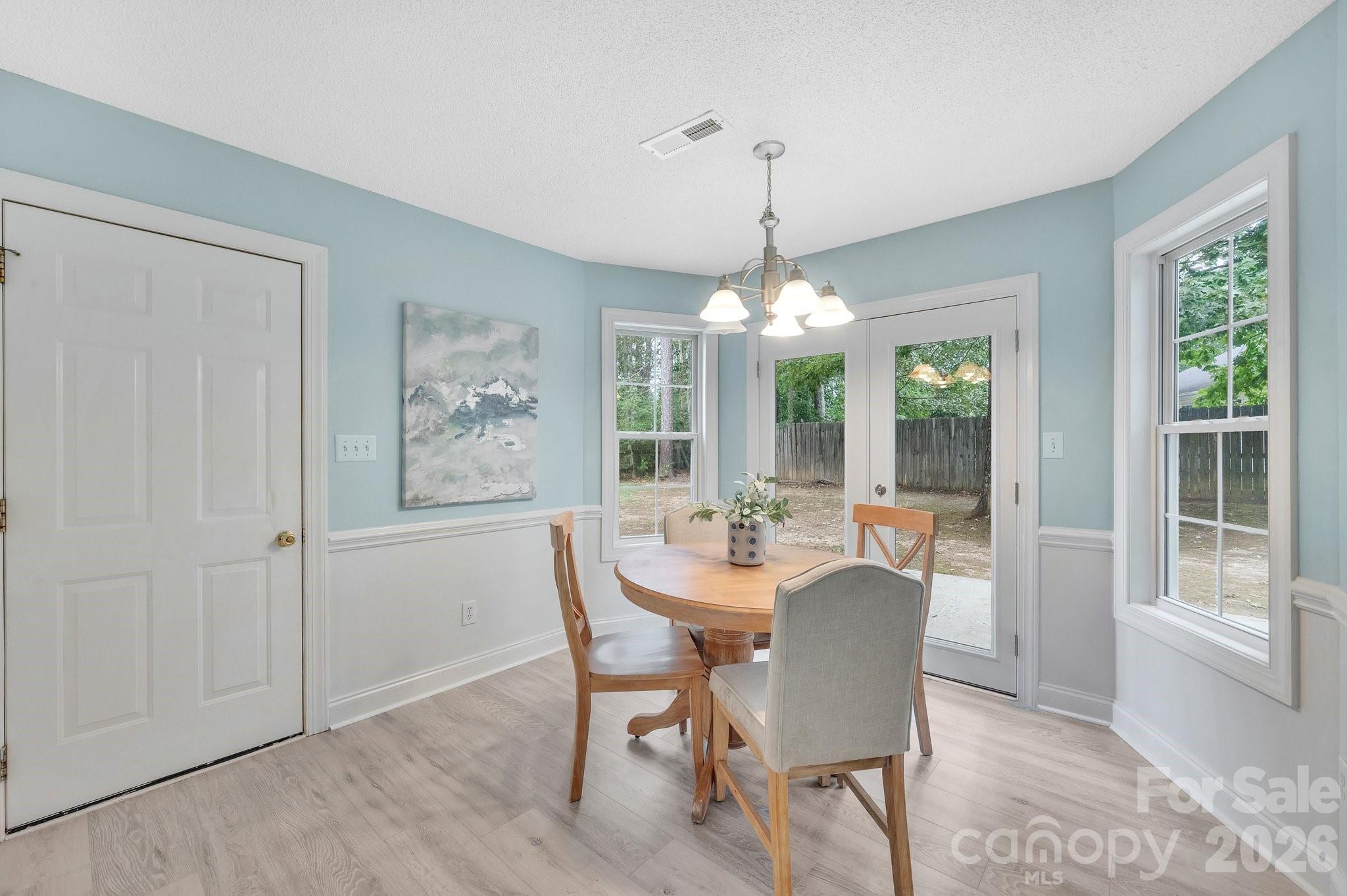 1637 Winthrop Lane — Monroe