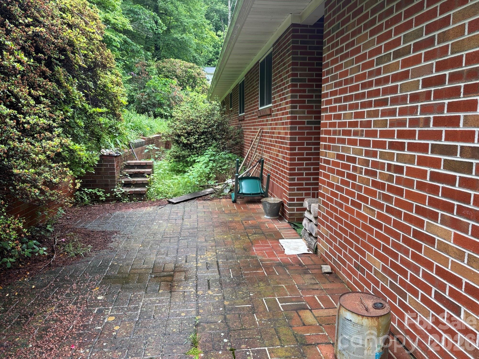 609 Valley Road — Spruce Pine