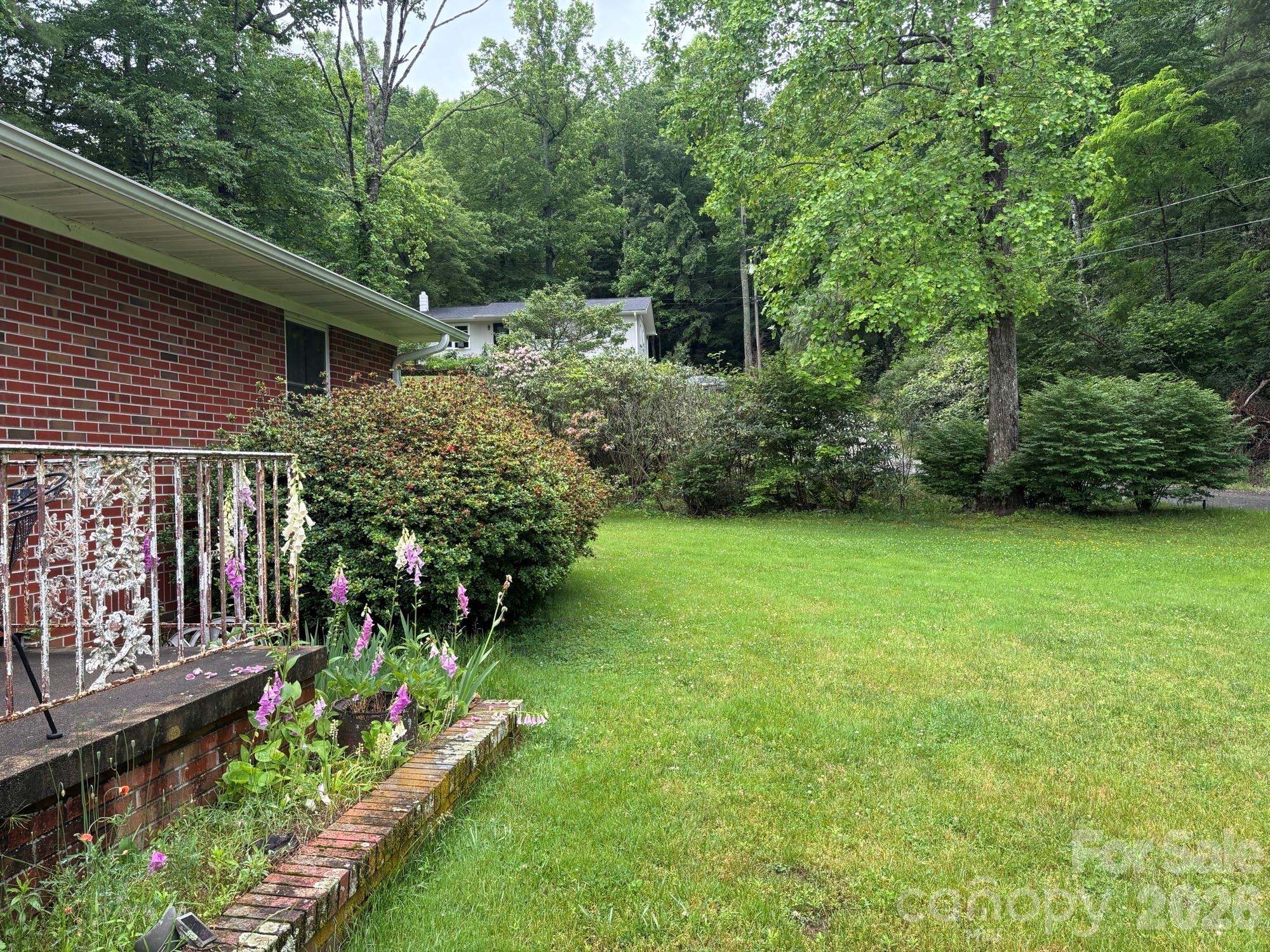 609 Valley Road — Spruce Pine