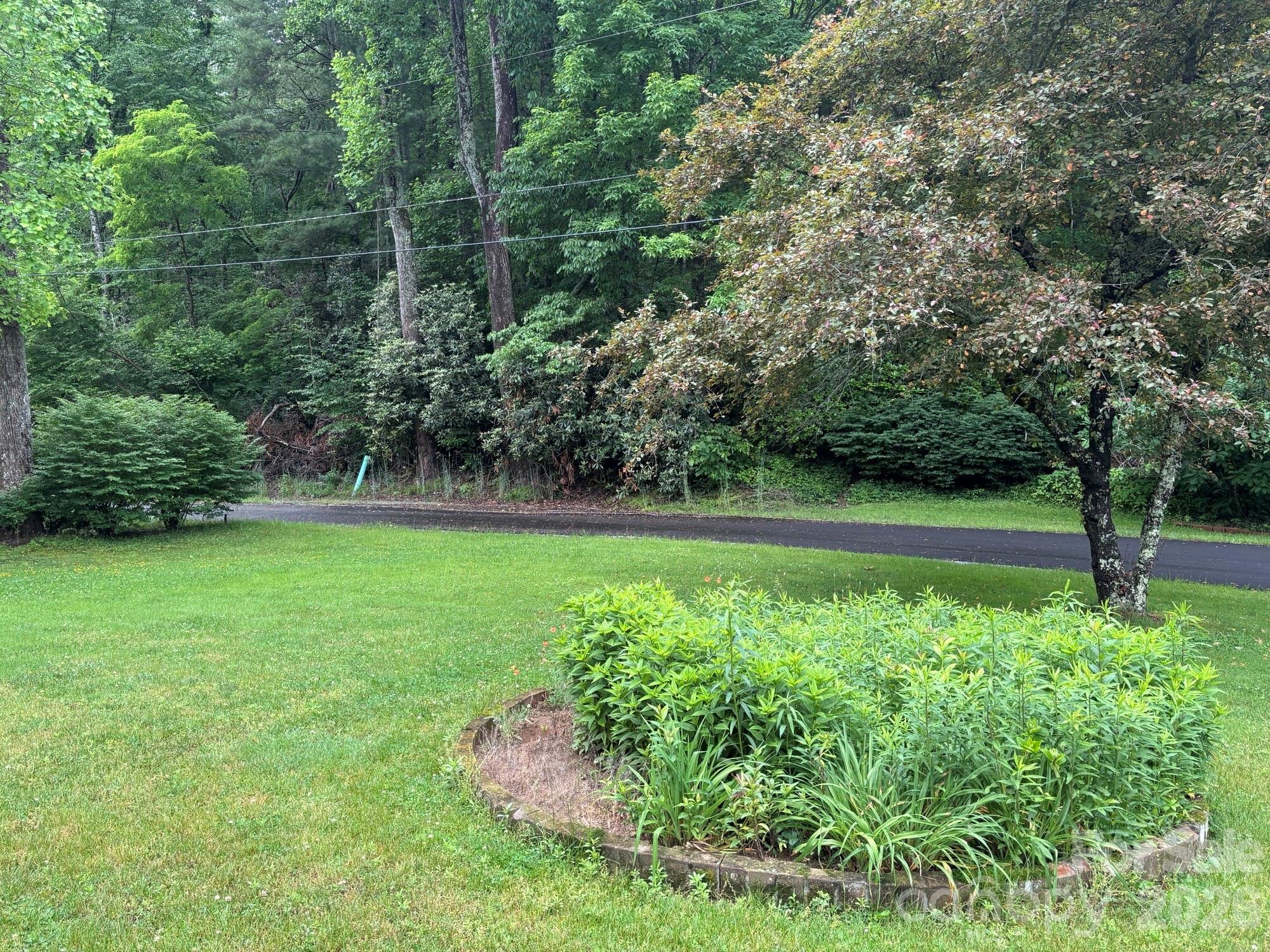 609 Valley Road — Spruce Pine