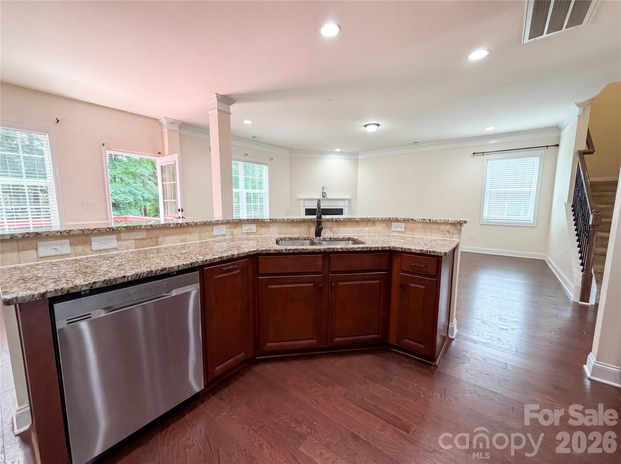2115 Eskridge Terrace — Clover
