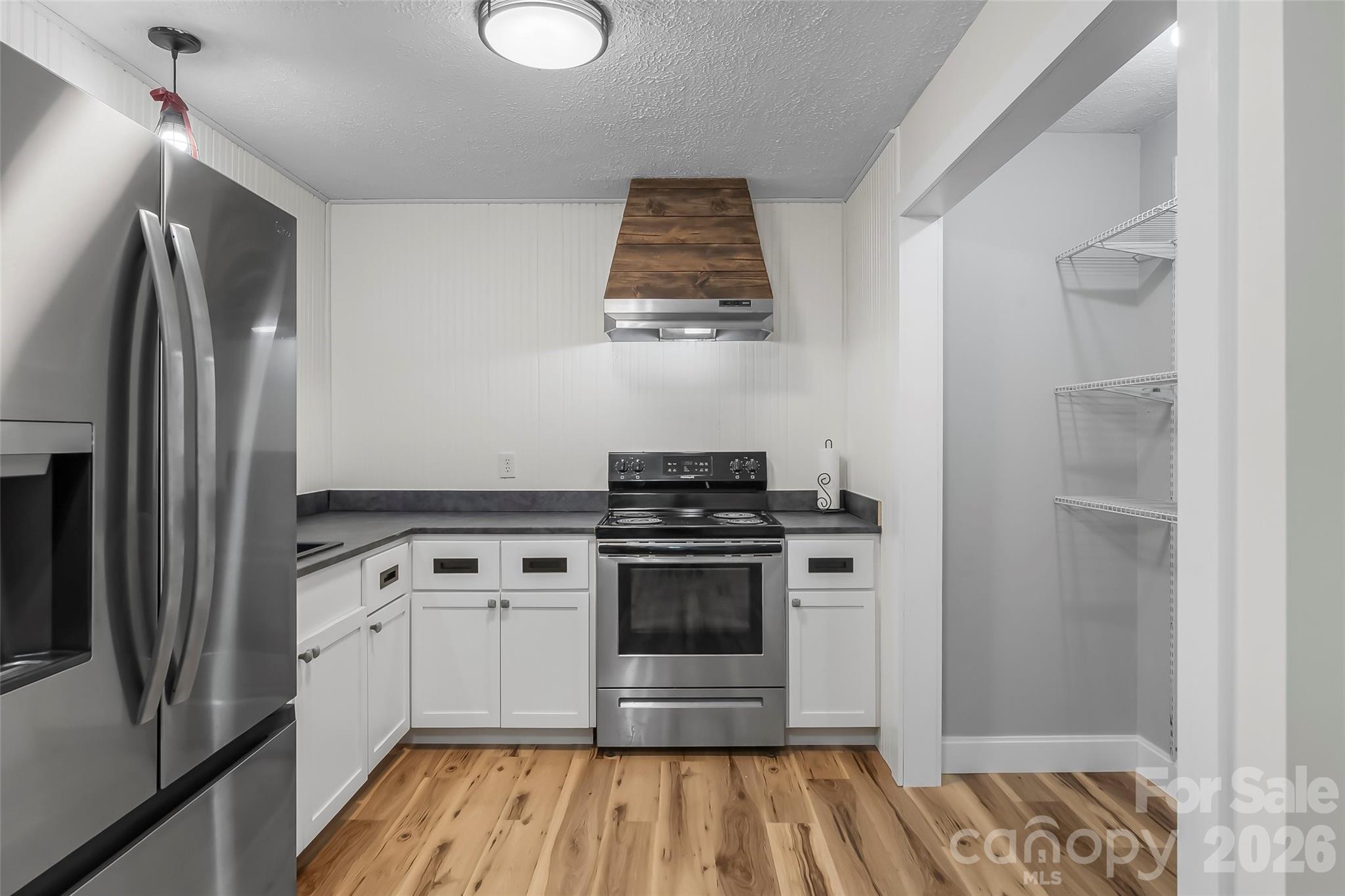 825 S Creek Road — Nebo