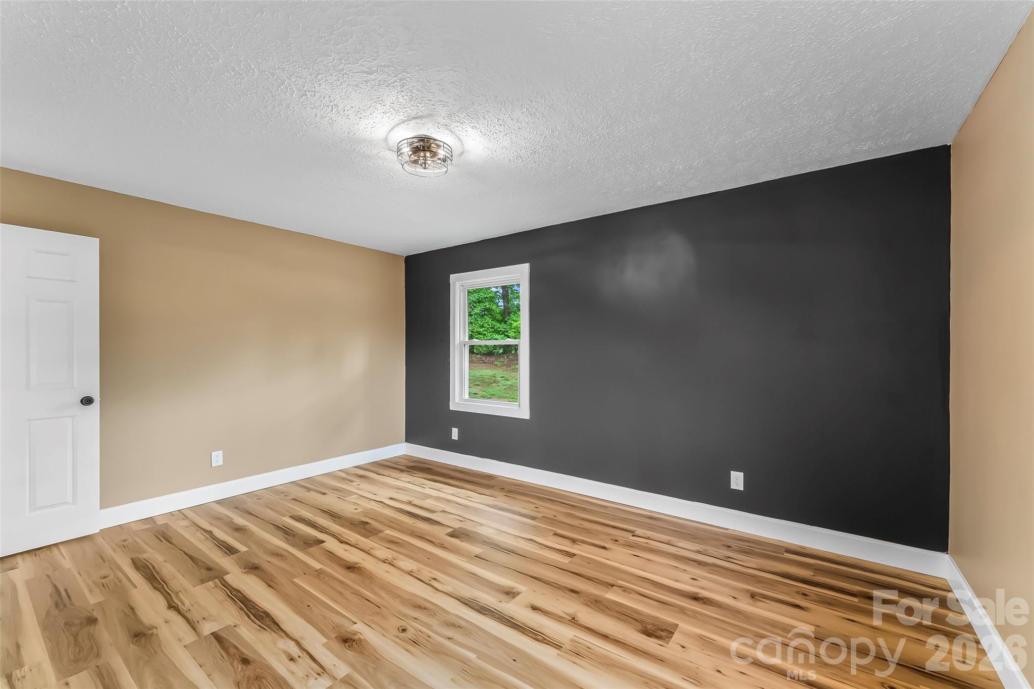825 S Creek Road — Nebo