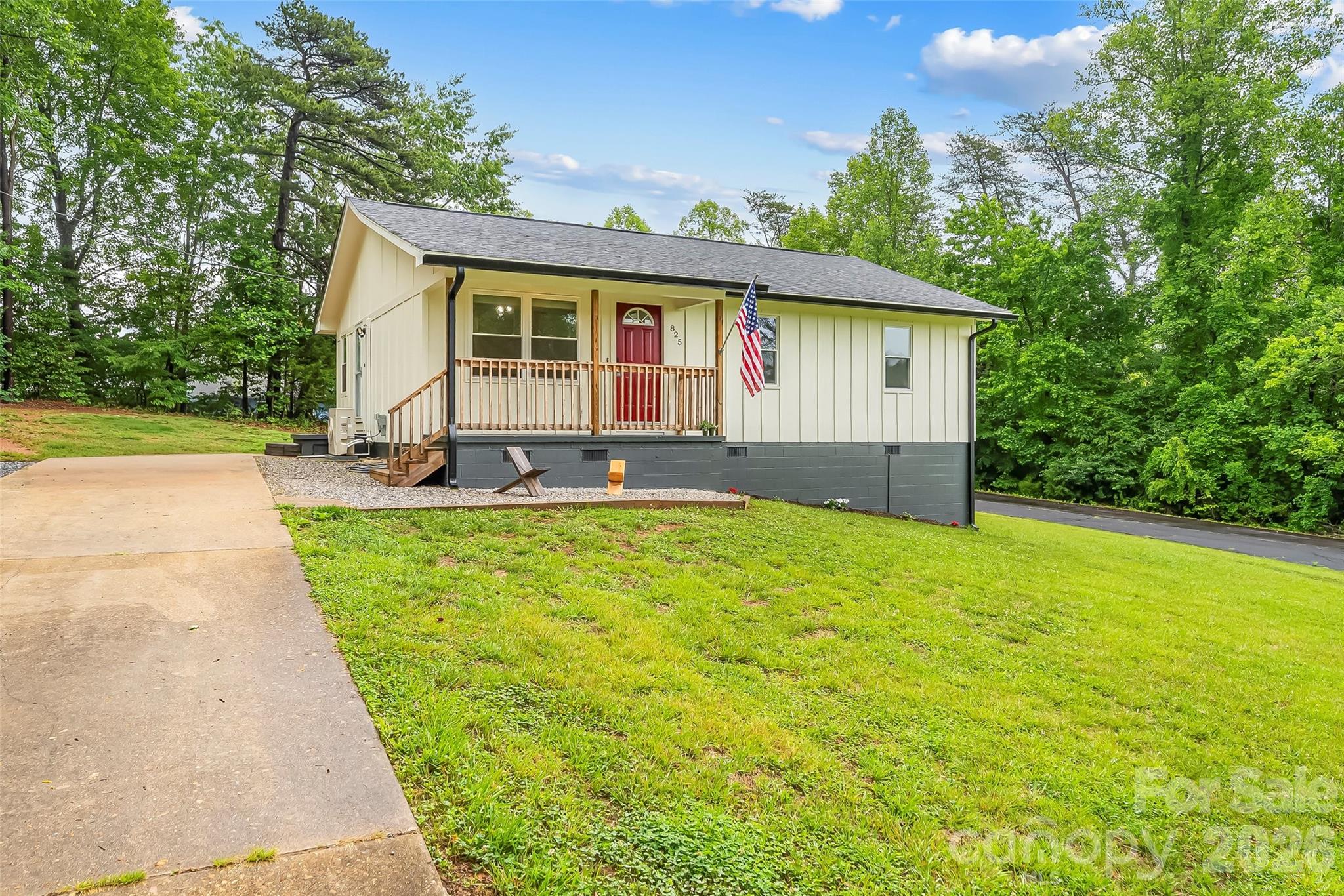 825 S Creek Road — Nebo