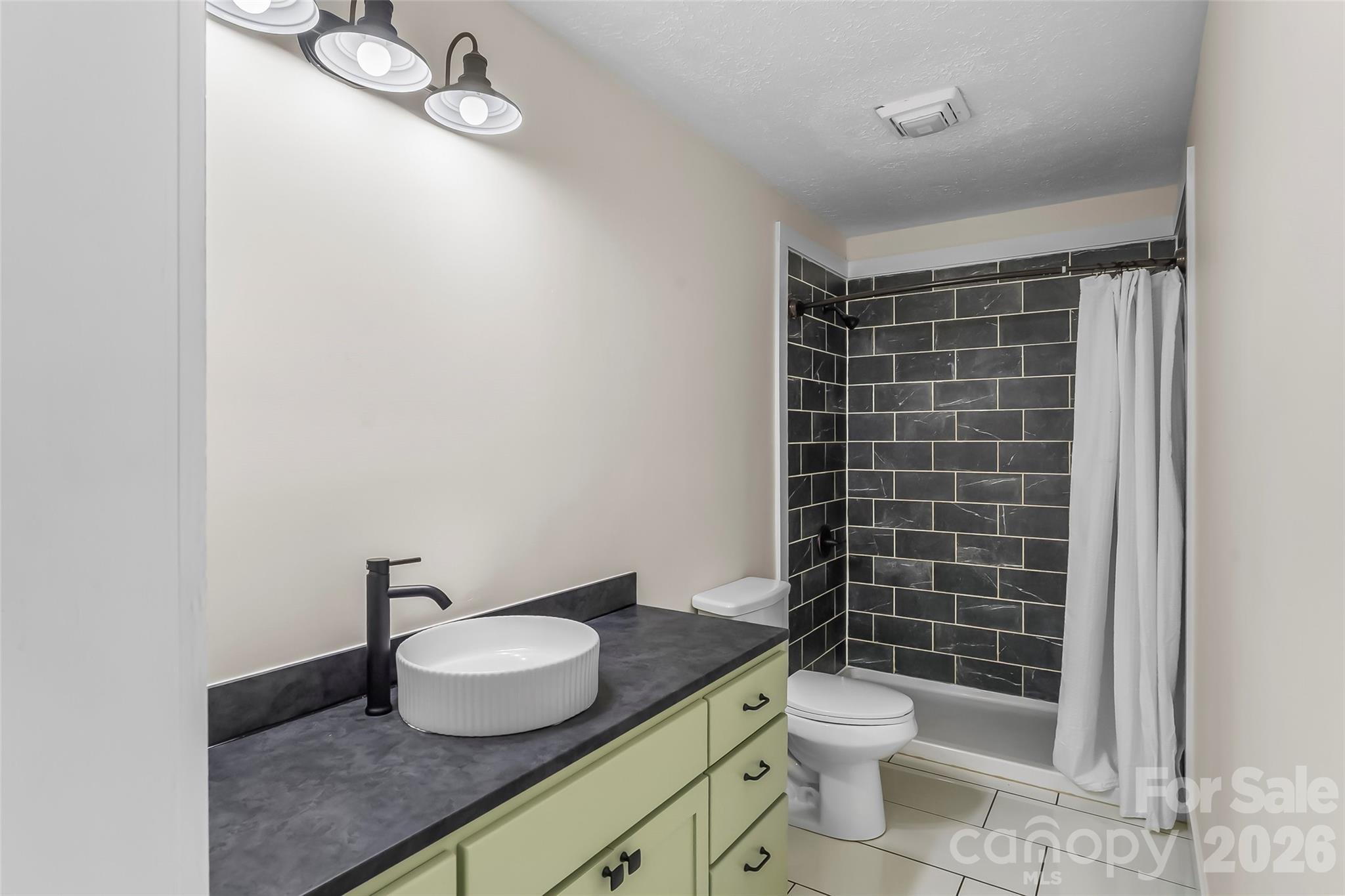 825 S Creek Road — Nebo