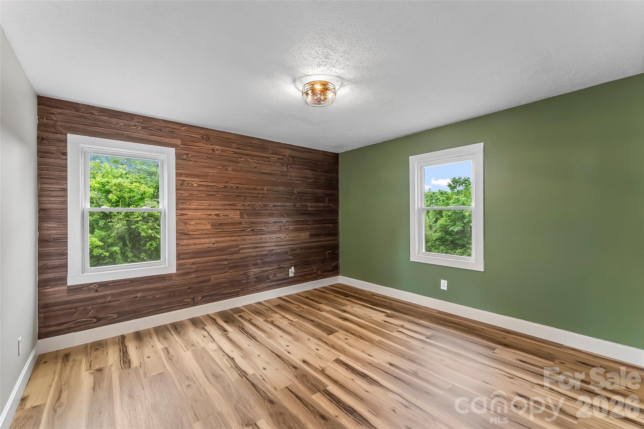 825 S Creek Road — Nebo