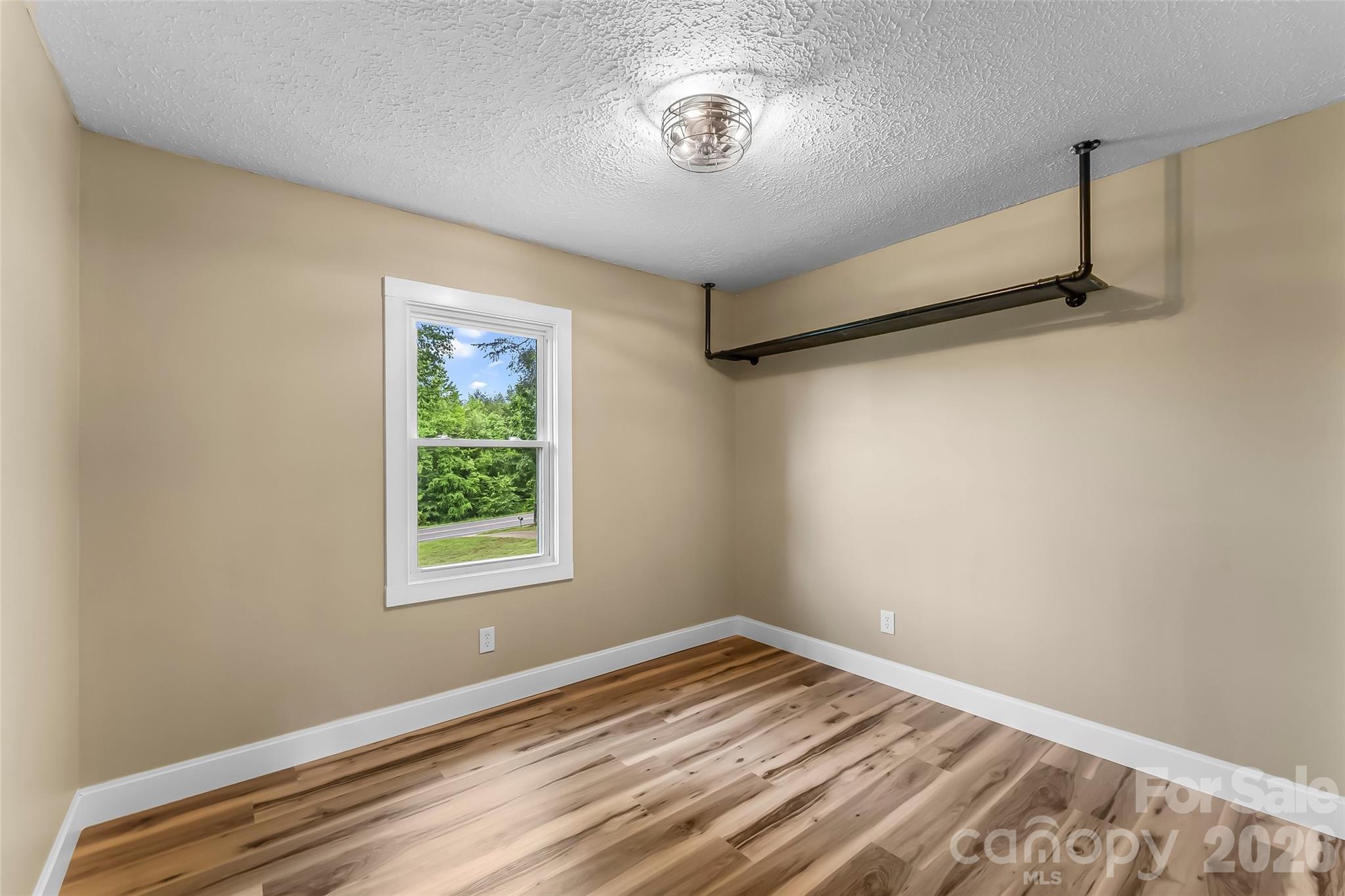 825 S Creek Road — Nebo