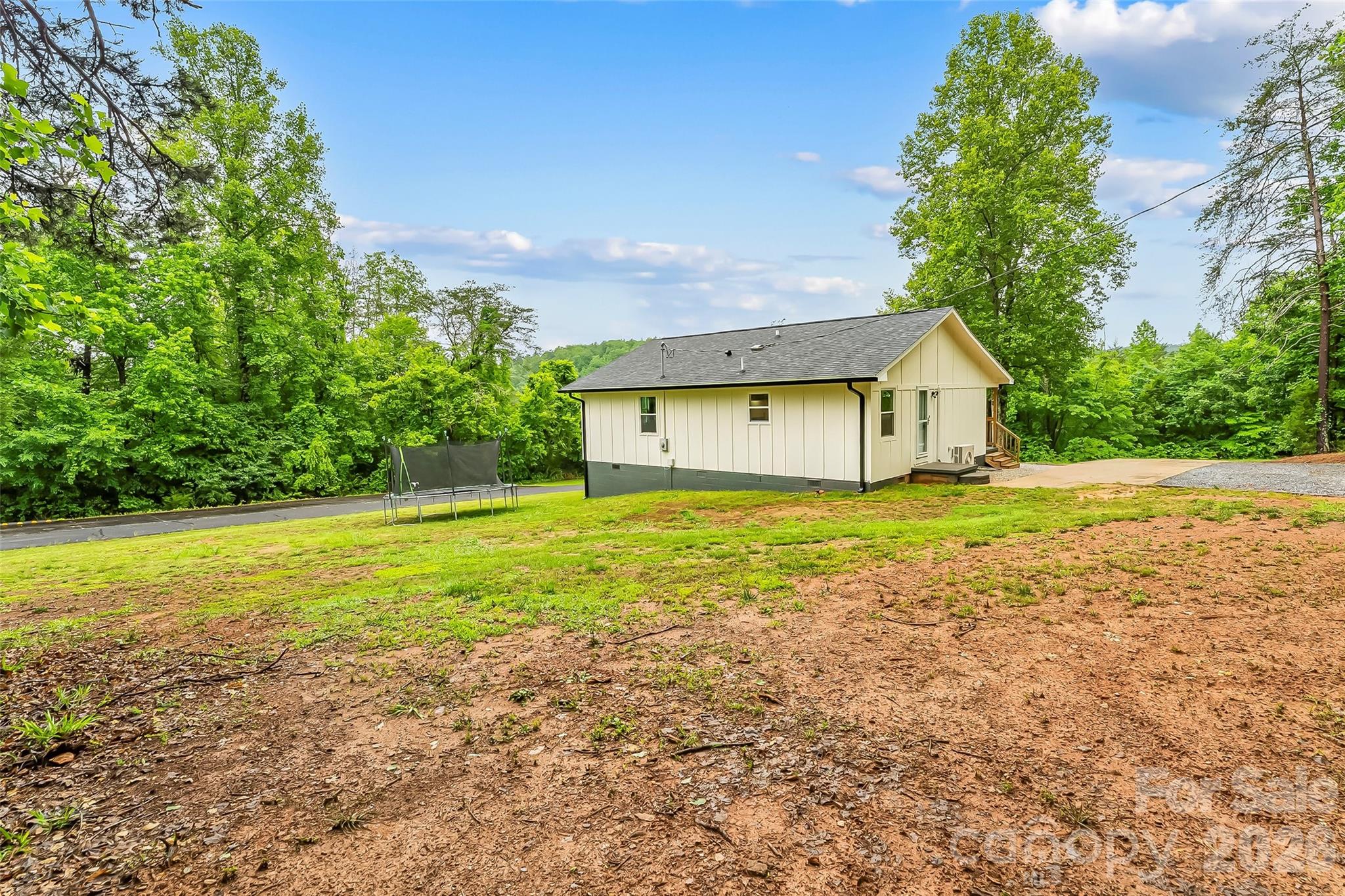 825 S Creek Road — Nebo