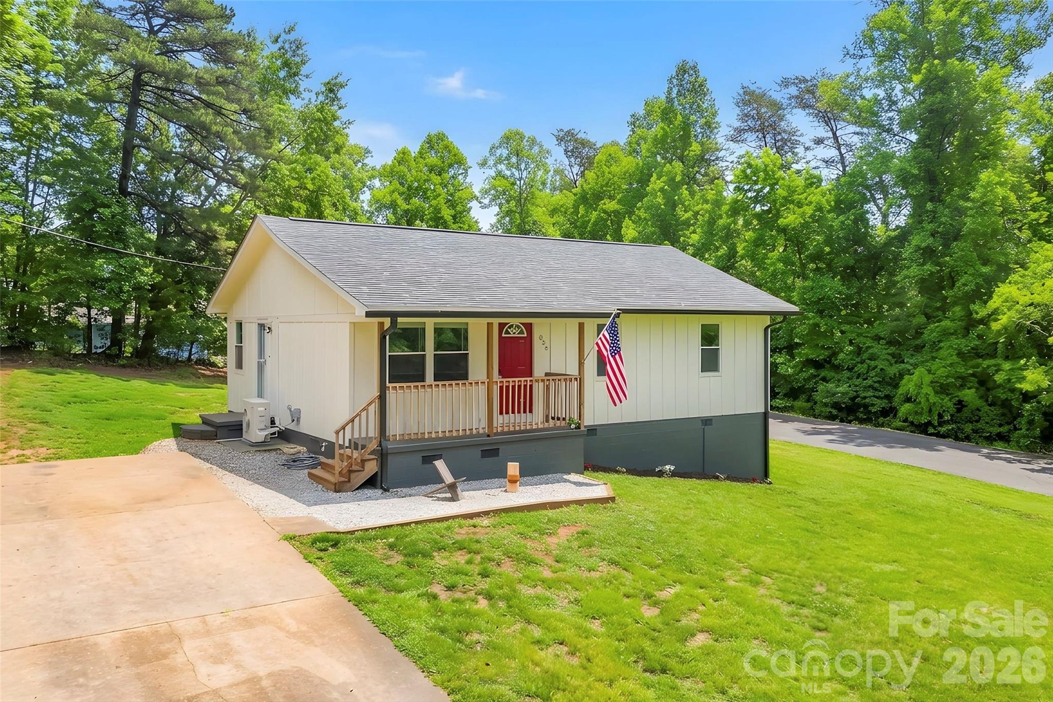 825 S Creek Road — Nebo