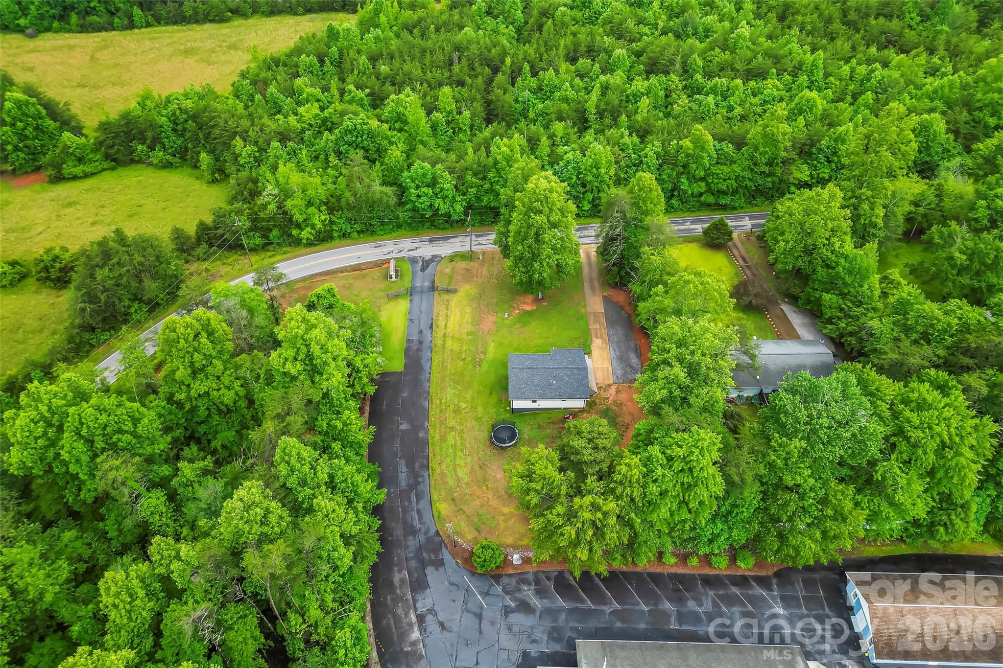 825 S Creek Road — Nebo