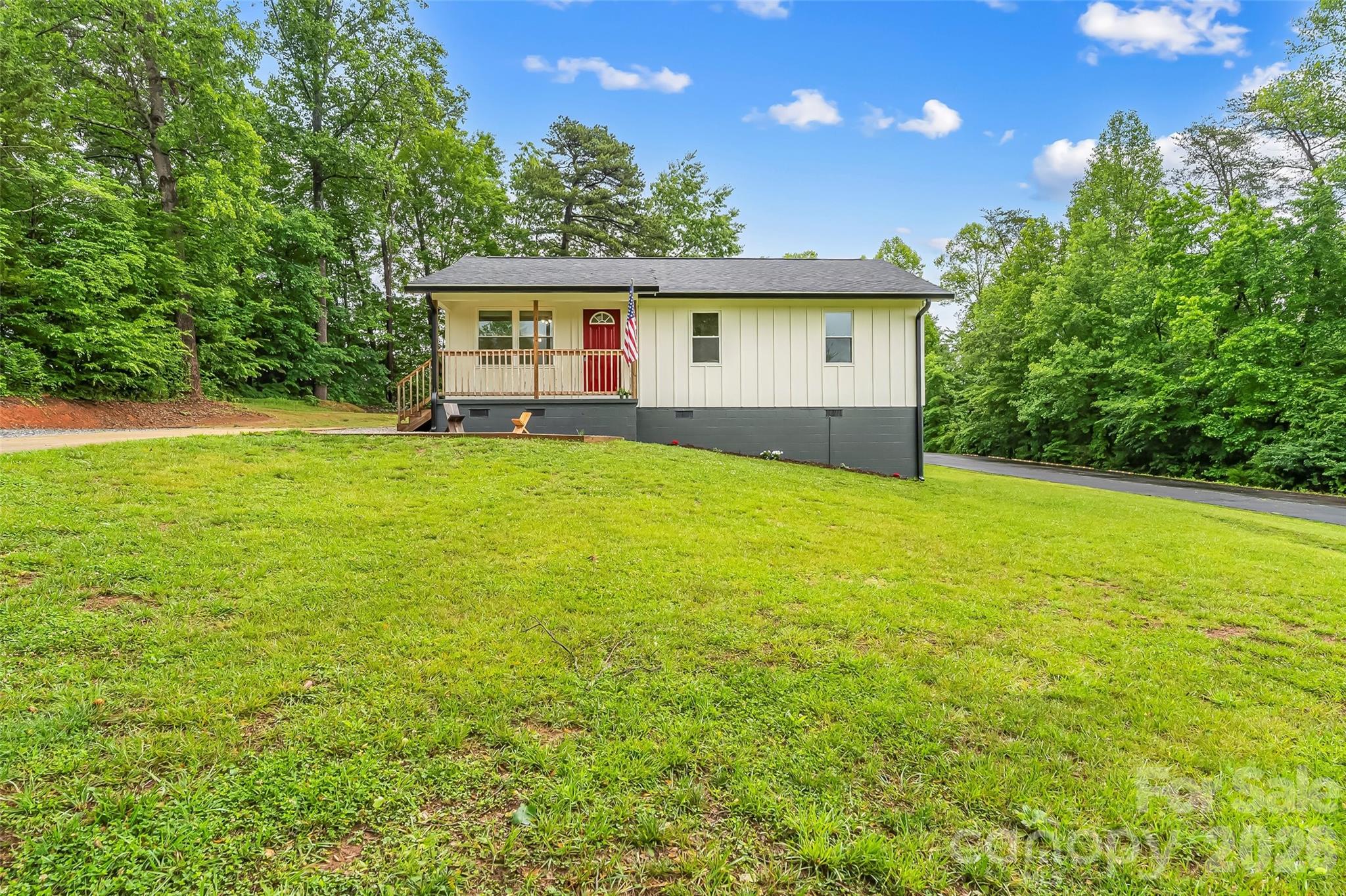 825 S Creek Road — Nebo