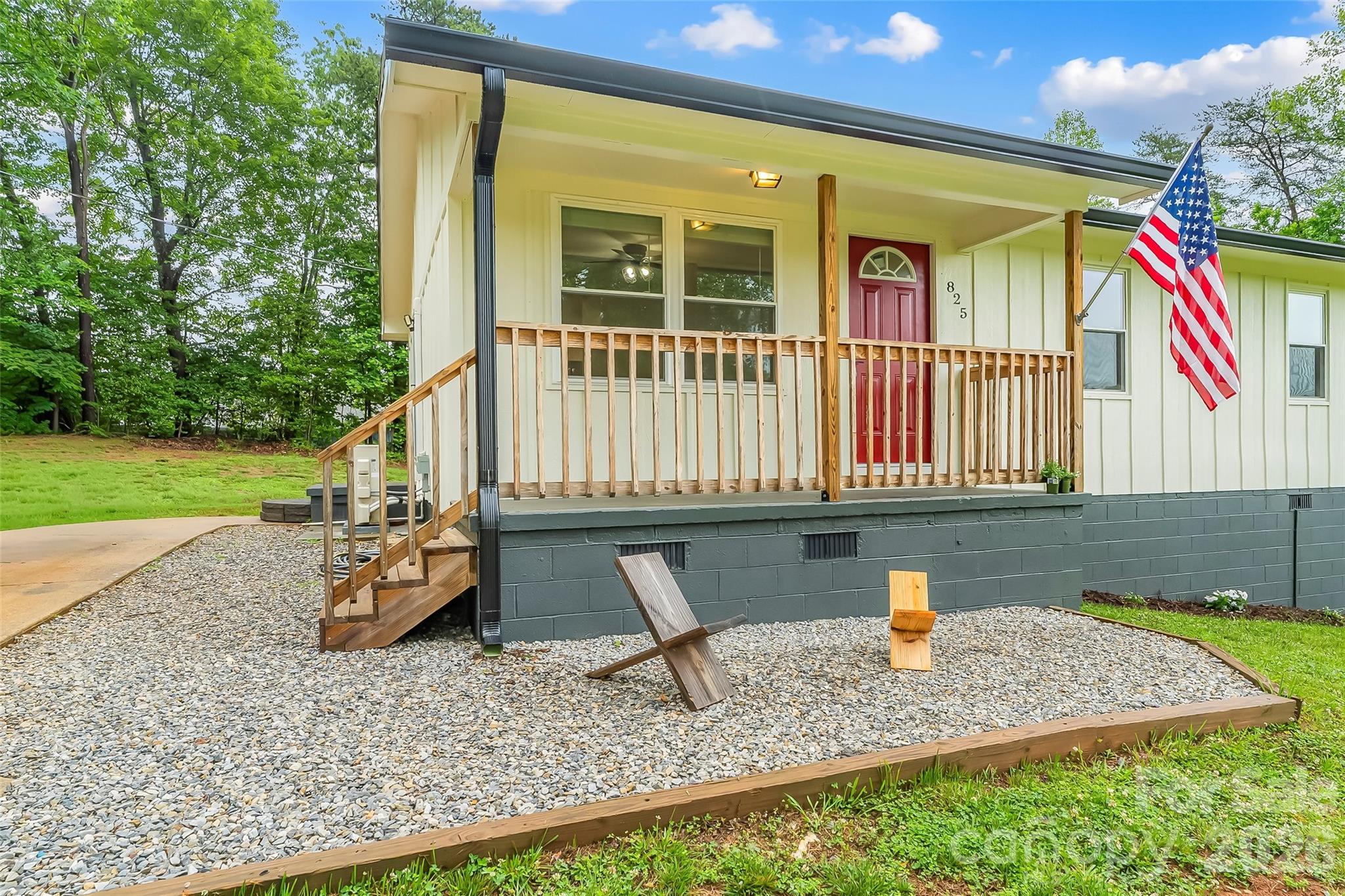 825 S Creek Road — Nebo