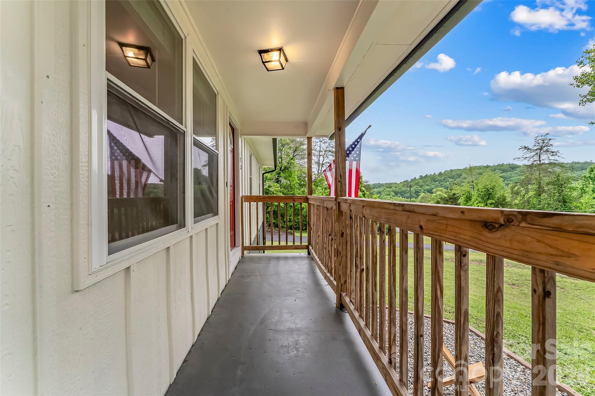 825 S Creek Road — Nebo