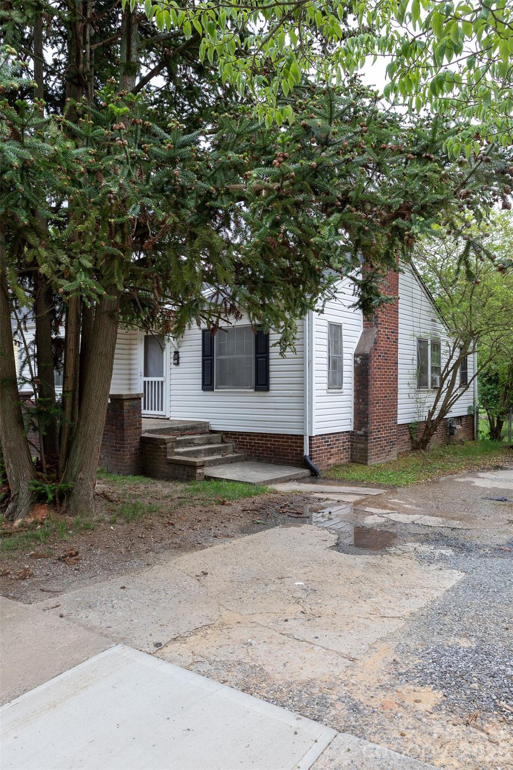 312 S Race Street — Statesville
