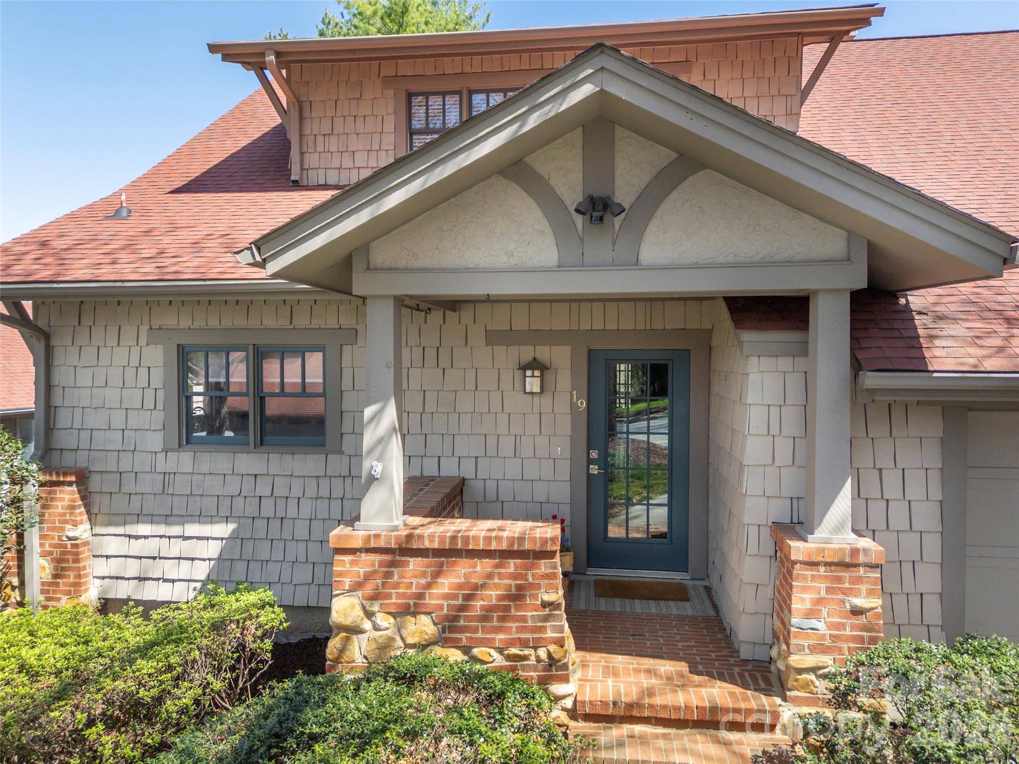 19 Lacoste Drive — Hendersonville