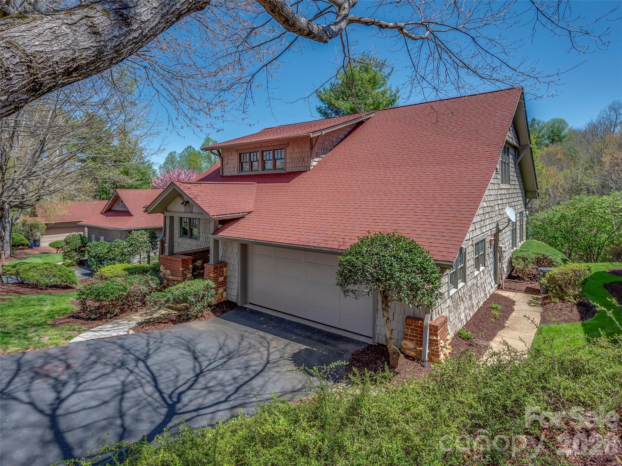 19 Lacoste Drive — Hendersonville