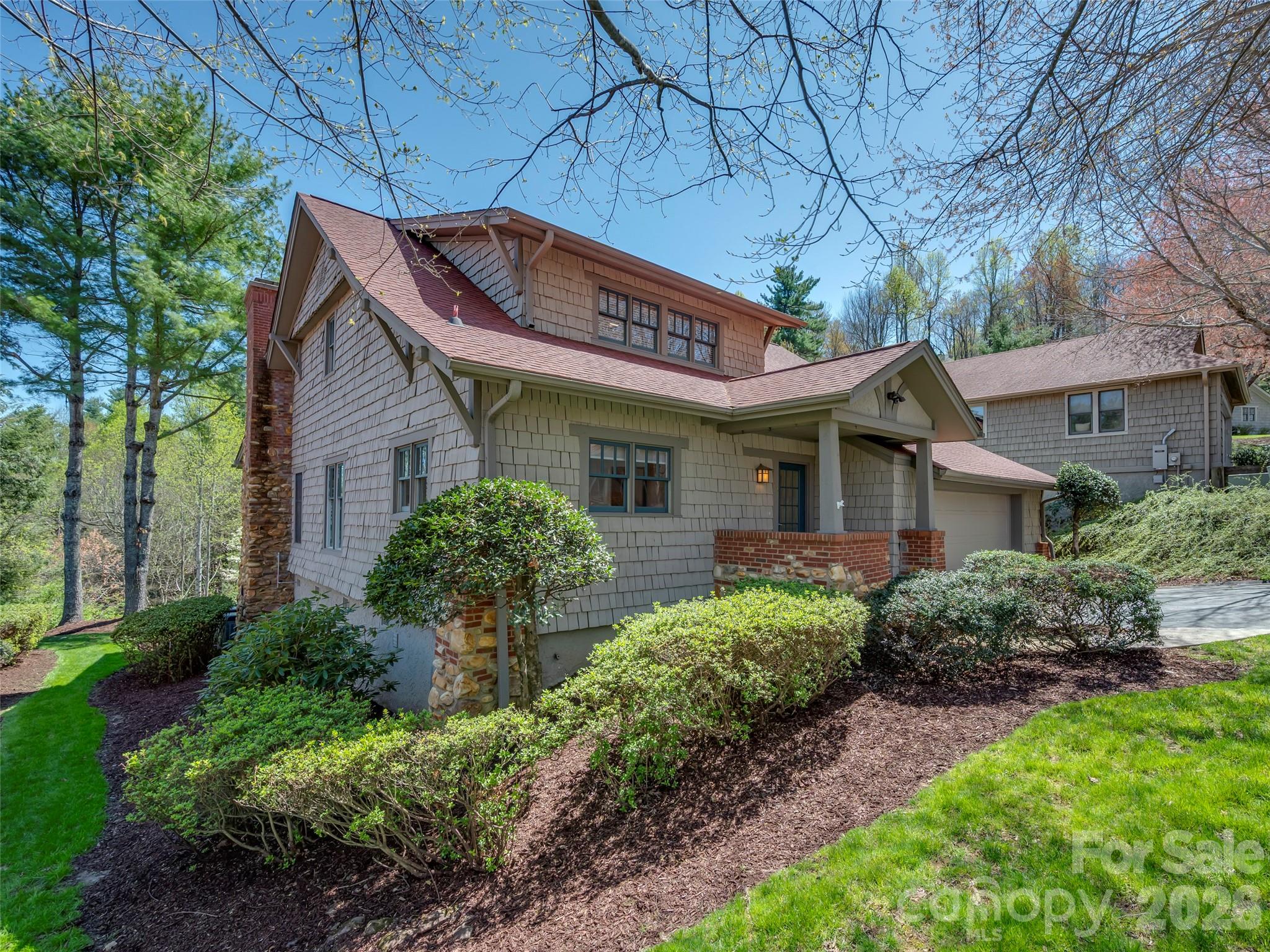 19 Lacoste Drive — Hendersonville