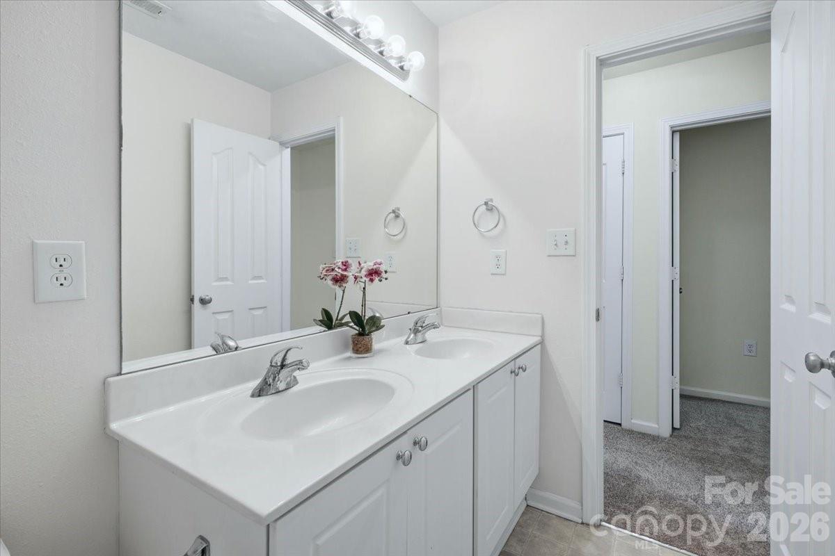7143 Wandering Creek Drive — Charlotte