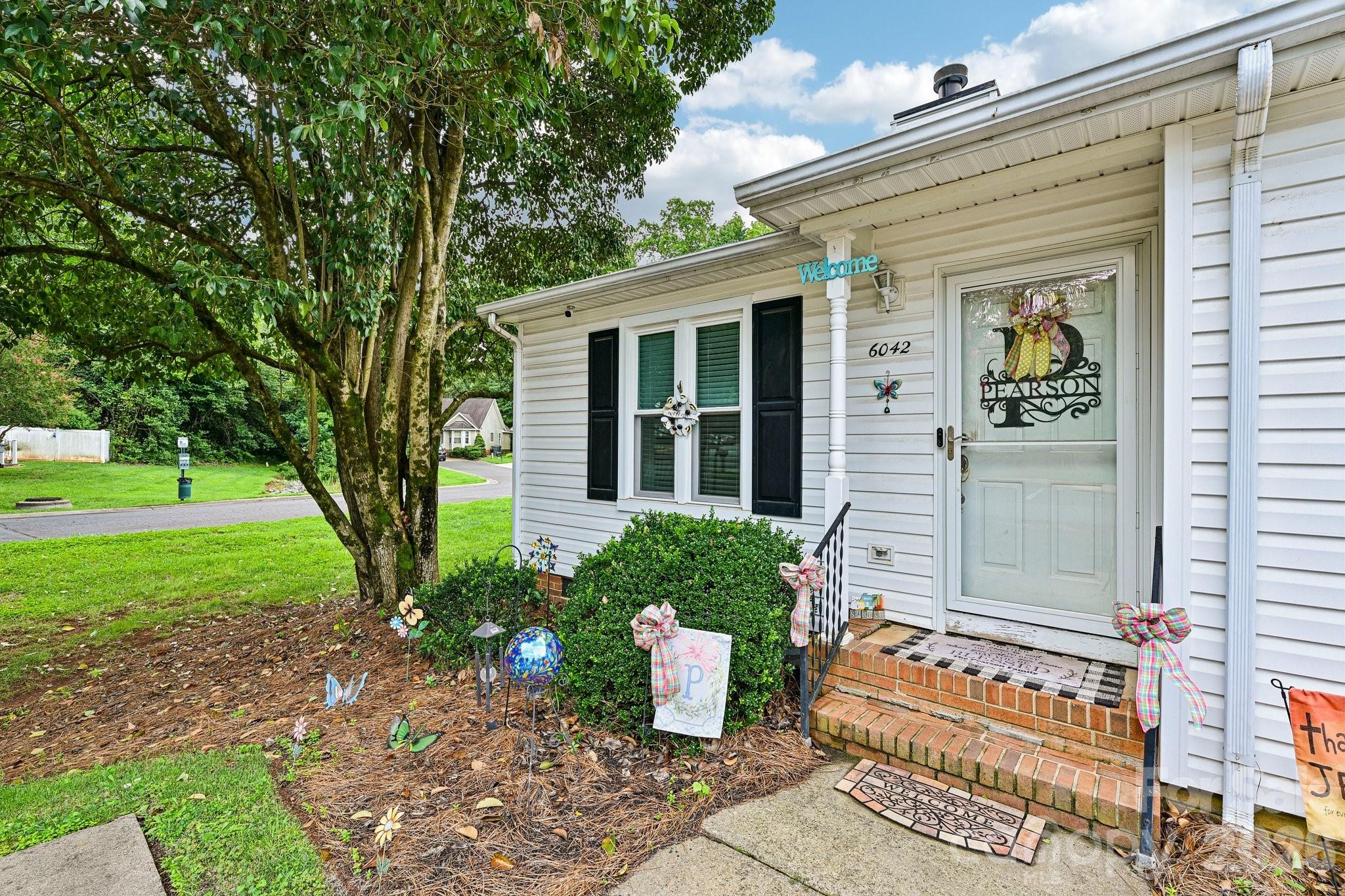 6042 Crape Myrtle Lane — Charlotte