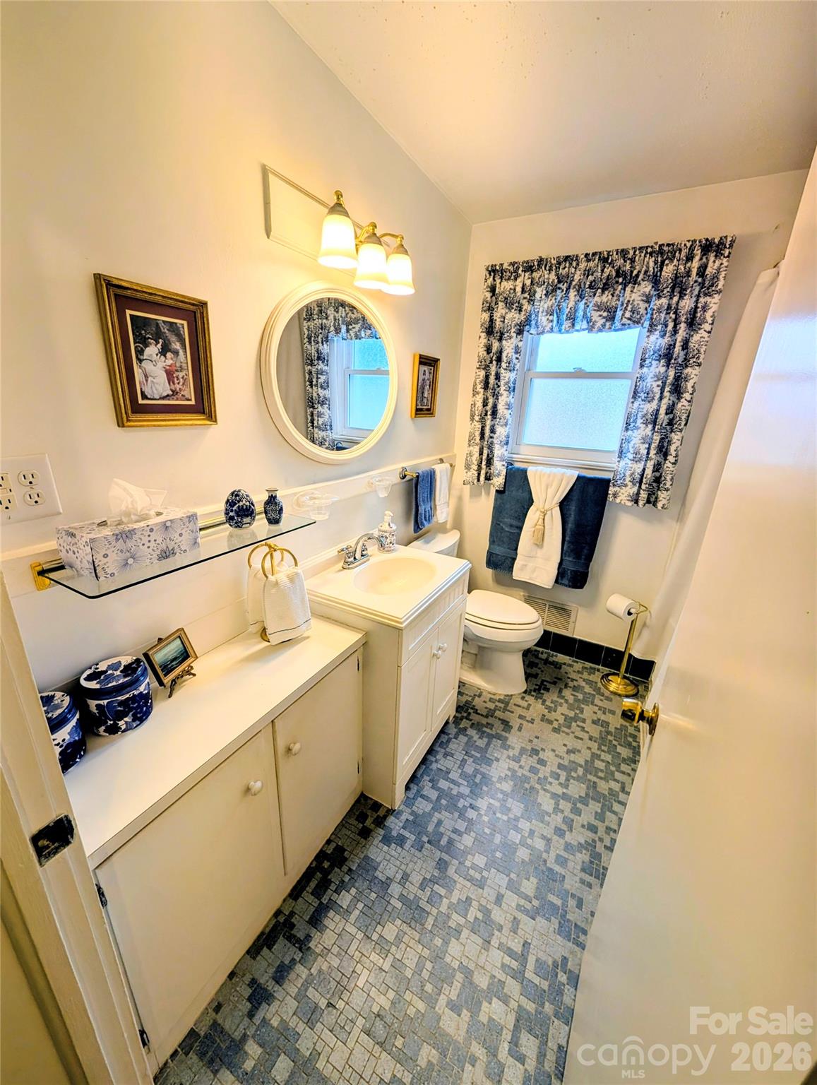 1014 SW Wright Street SW #5 — Lenoir