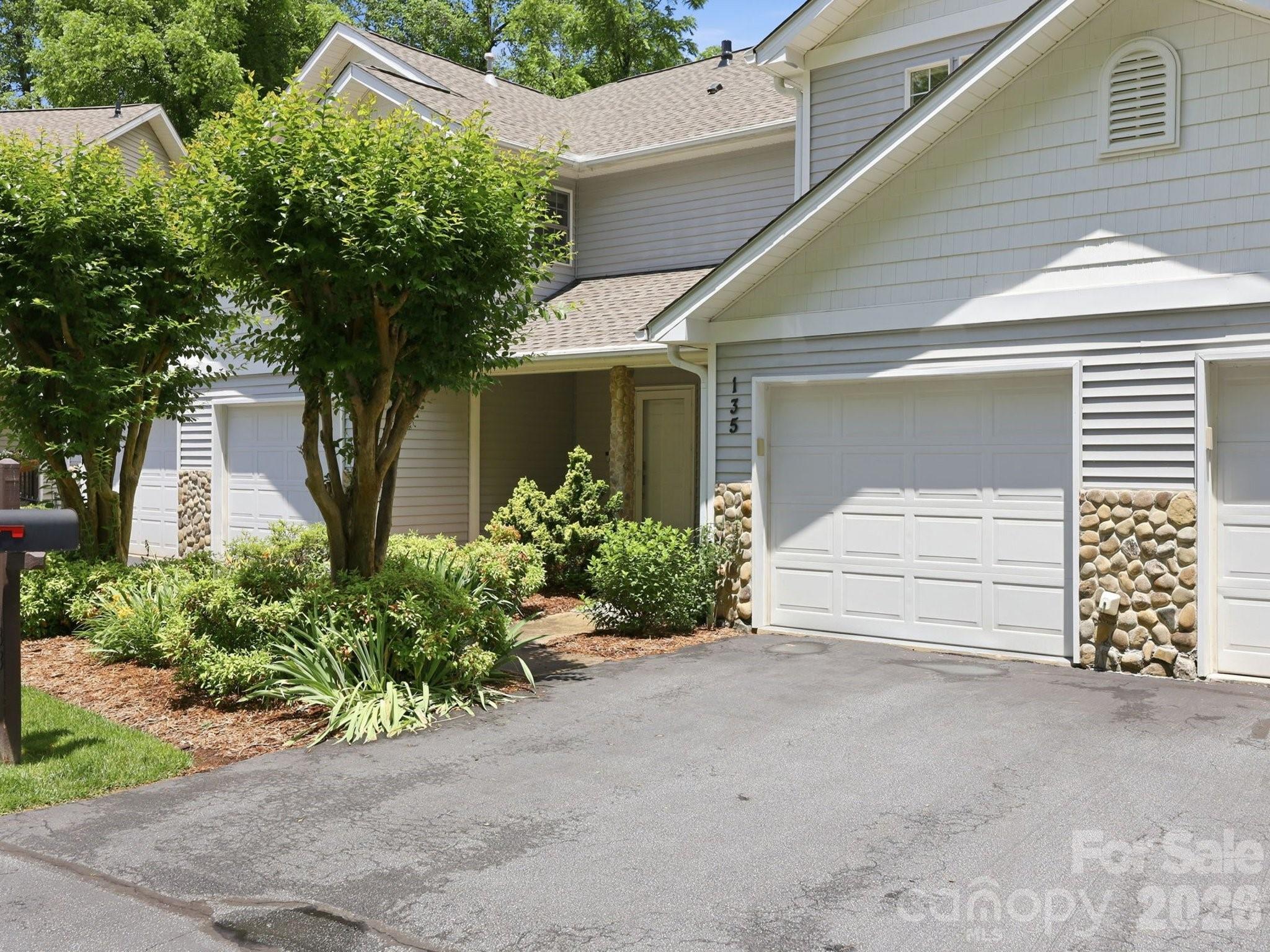 135 Ewarts Pond Road — Hendersonville