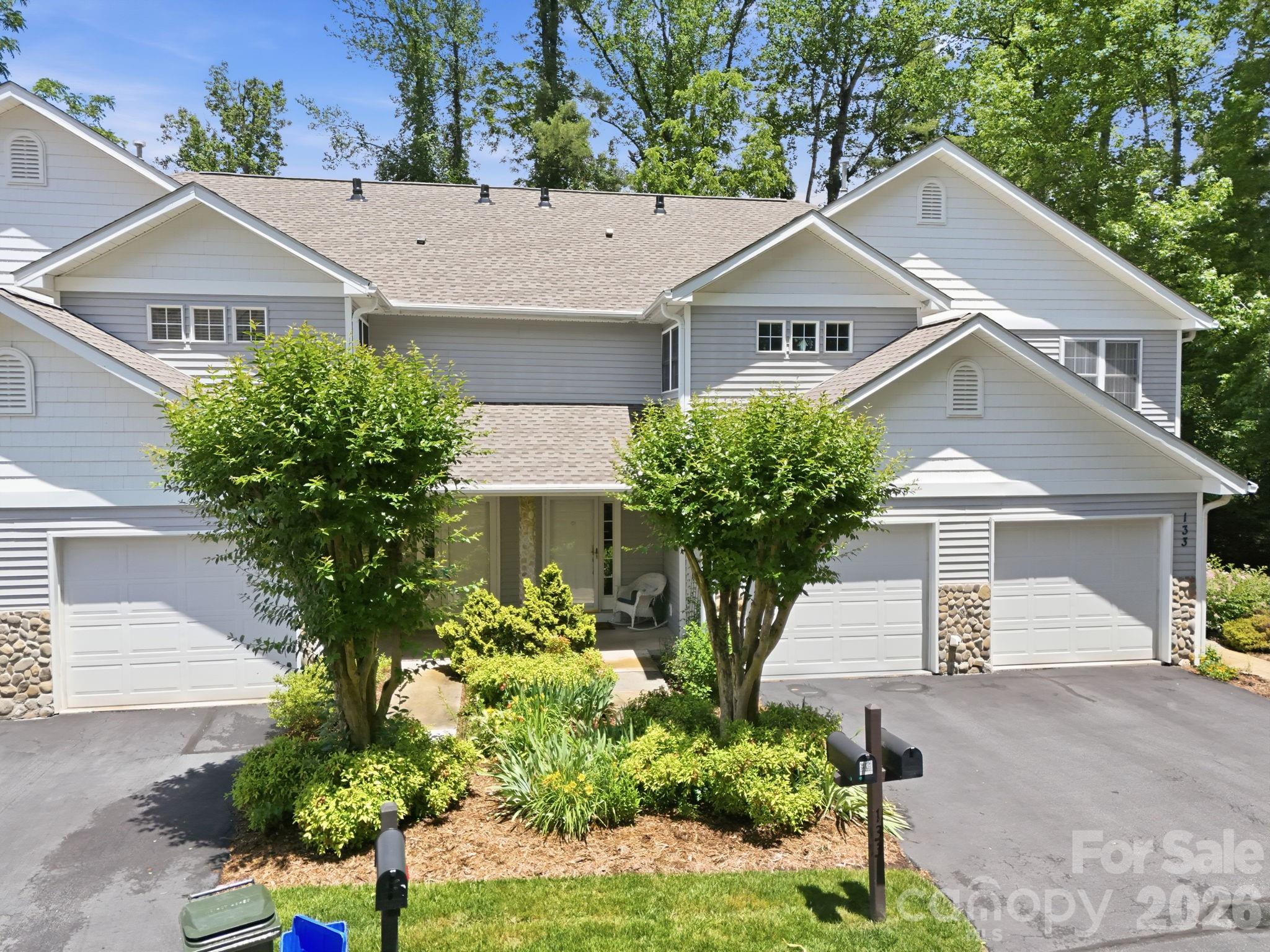 135 Ewarts Pond Road — Hendersonville