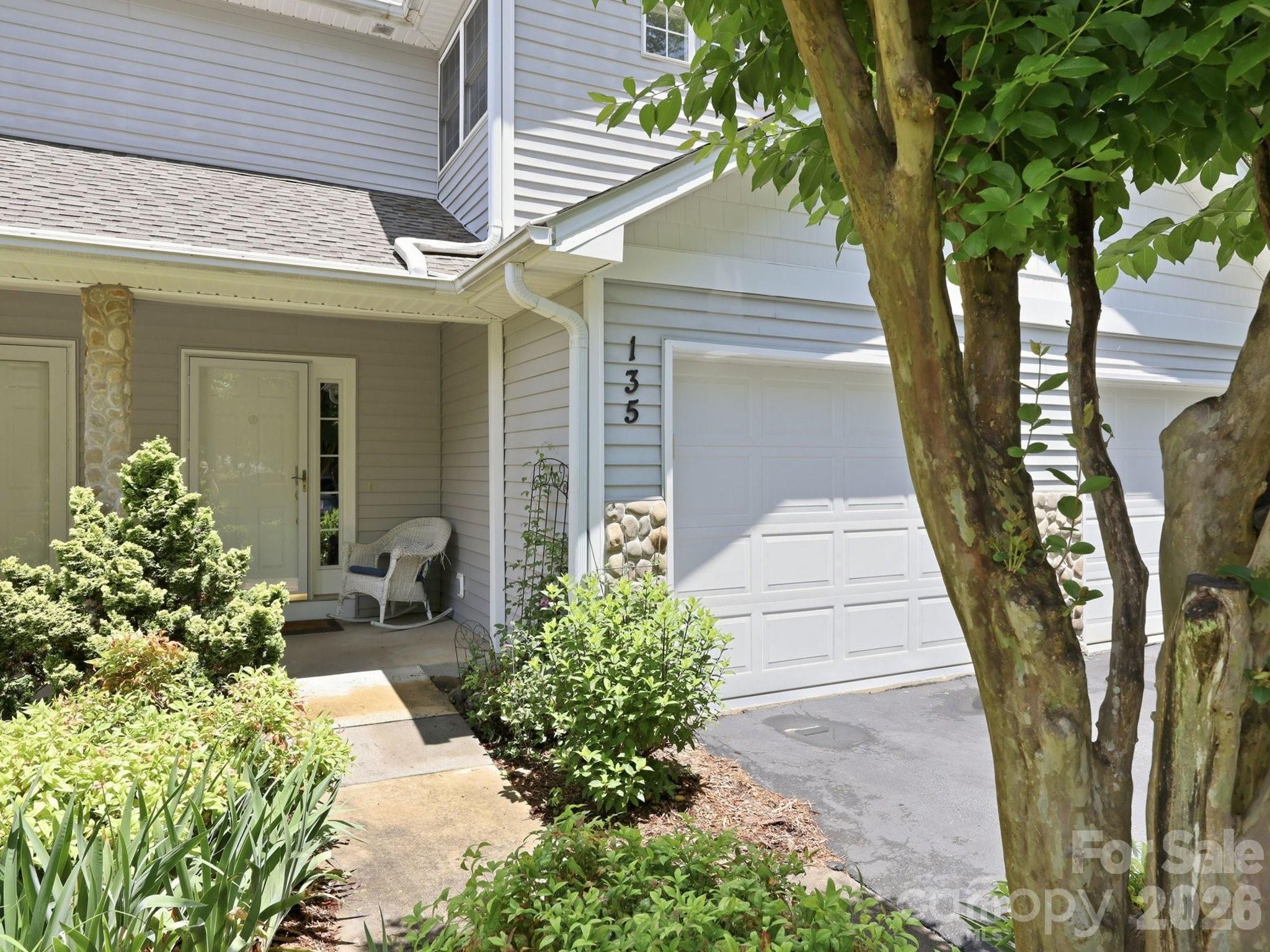 135 Ewarts Pond Road — Hendersonville